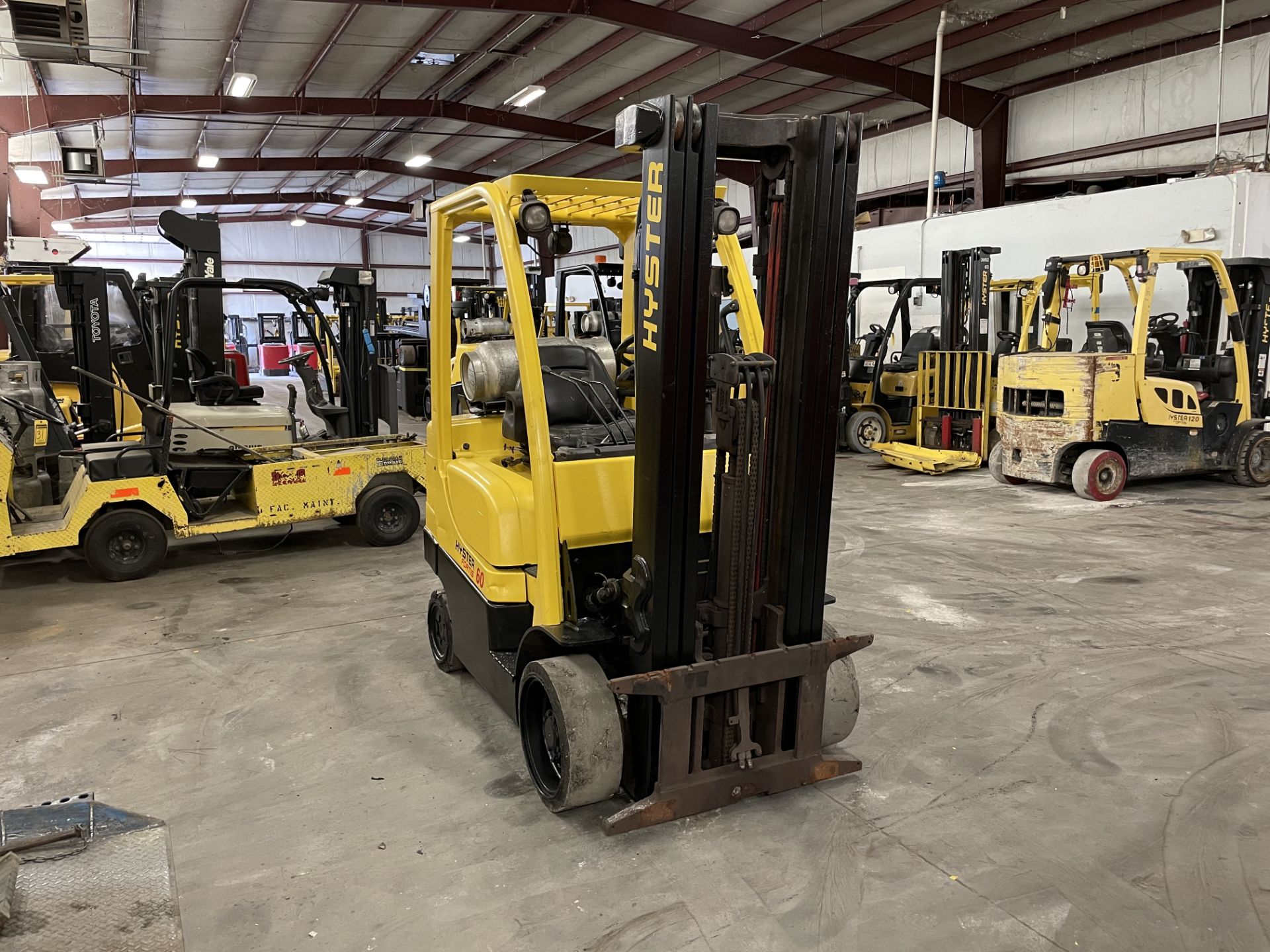 2016 HYSTER 6,000-LB. CAPACITY FORKLIFT, MODEL S60FT, S/N H187V05937P, LPG, SOLID TIRES, 3-STAGE - Image 2 of 5