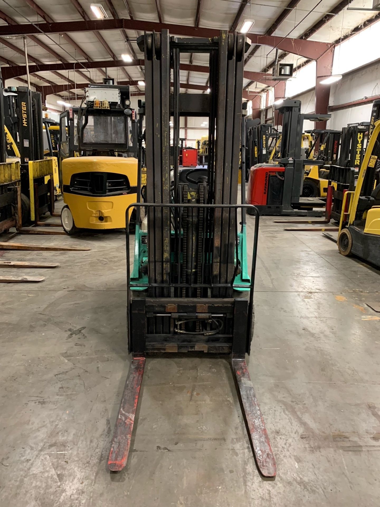 MITSUBISHI 4,000-LB. CAPACITY FORKLIFT, MODEL: FGC20, S/N: AF82B01499, LPG, SOLID TIRES, 3-STAGE - Image 7 of 10