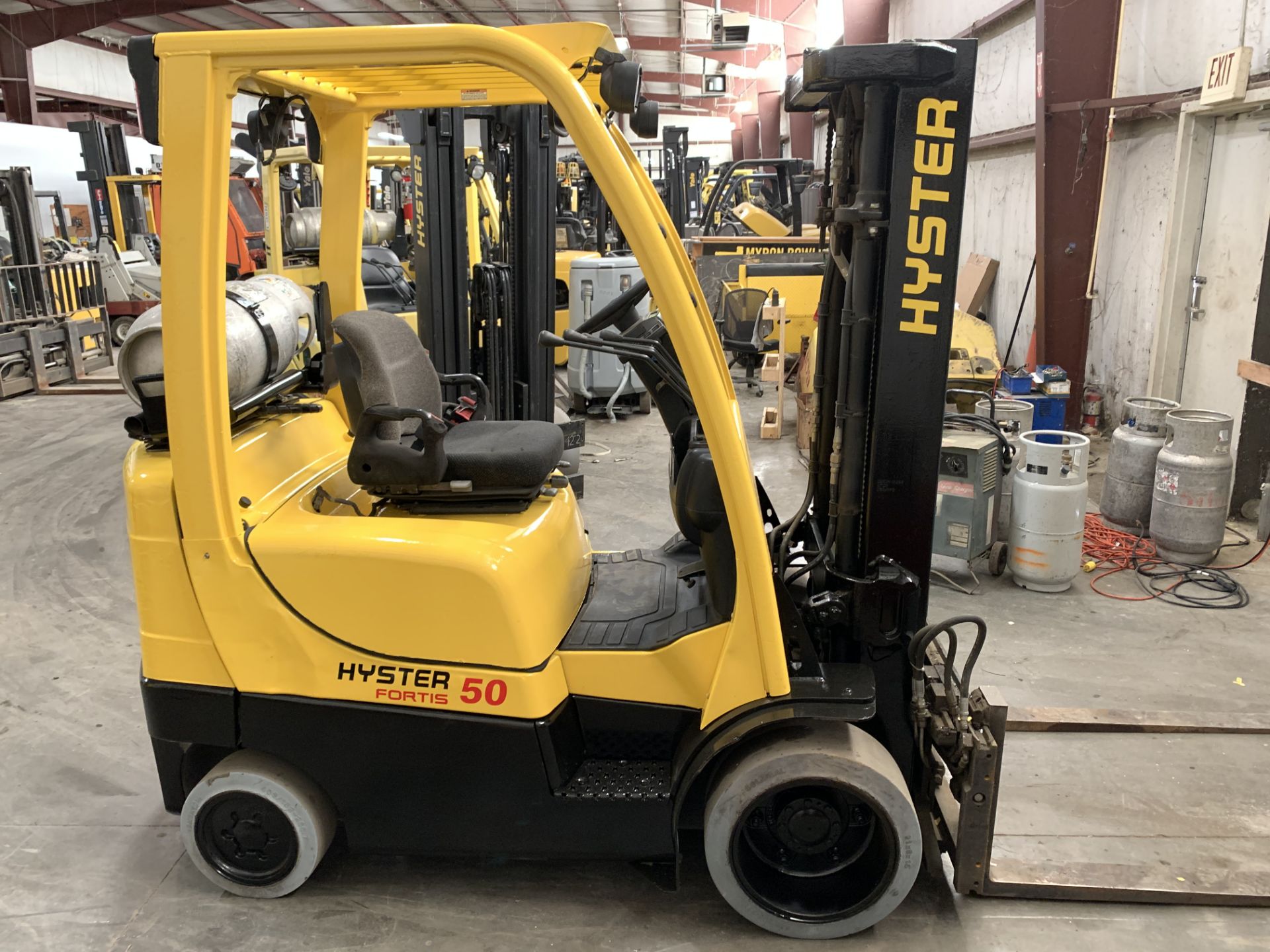 2010 HYSTER 5,000-LB. CAPACITY FORKLIFT, MODEL S50FT, S/N F187V15794H, LPG, LEVER SHIFT - Image 2 of 3