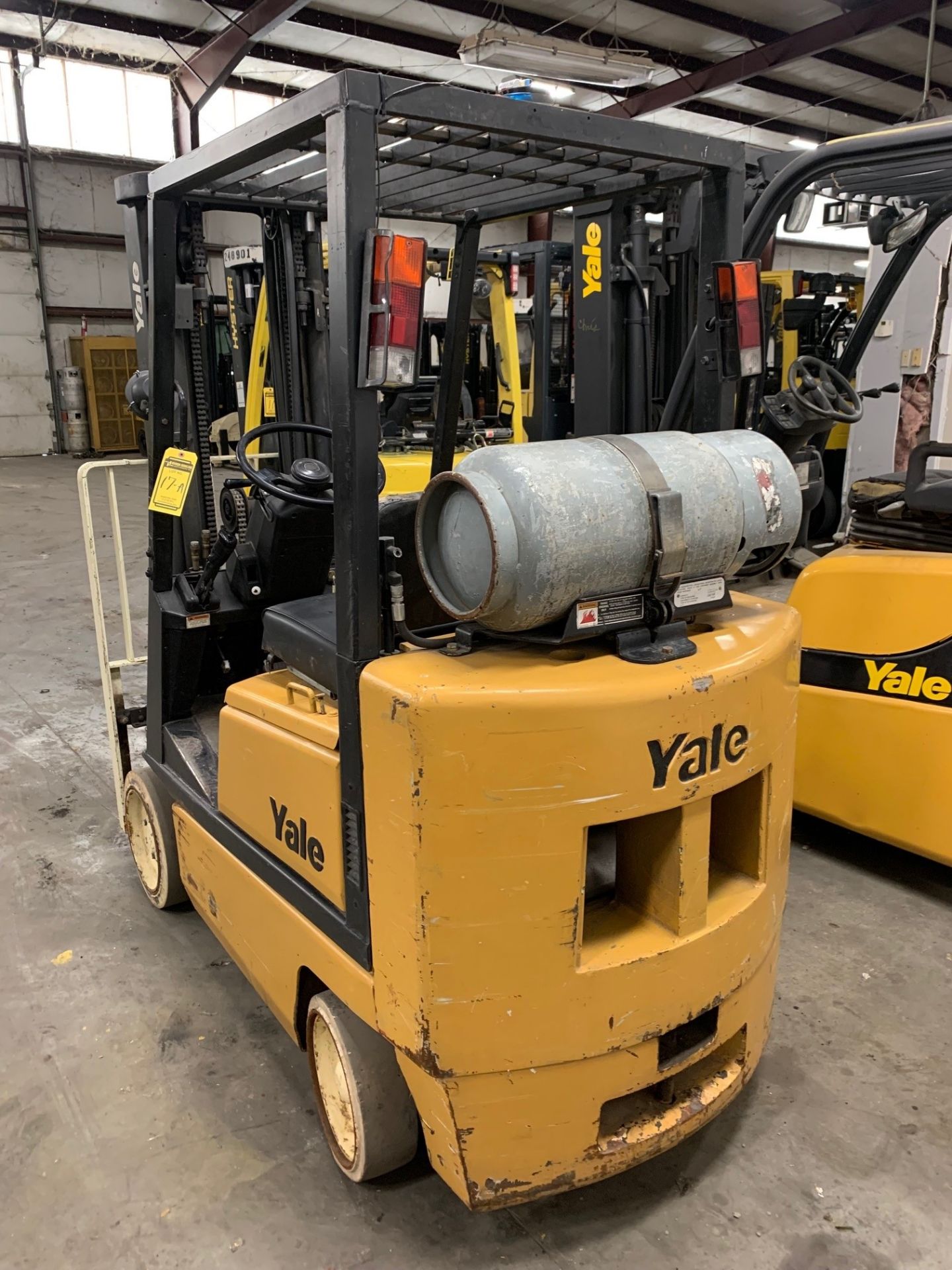 YALE 4,000-LB. CAPACITY FORKLIFT, MODEL: GLC040, S/N: N593043, LPG, SOLID TIRES, 3-STAGE MAST, - Image 4 of 7