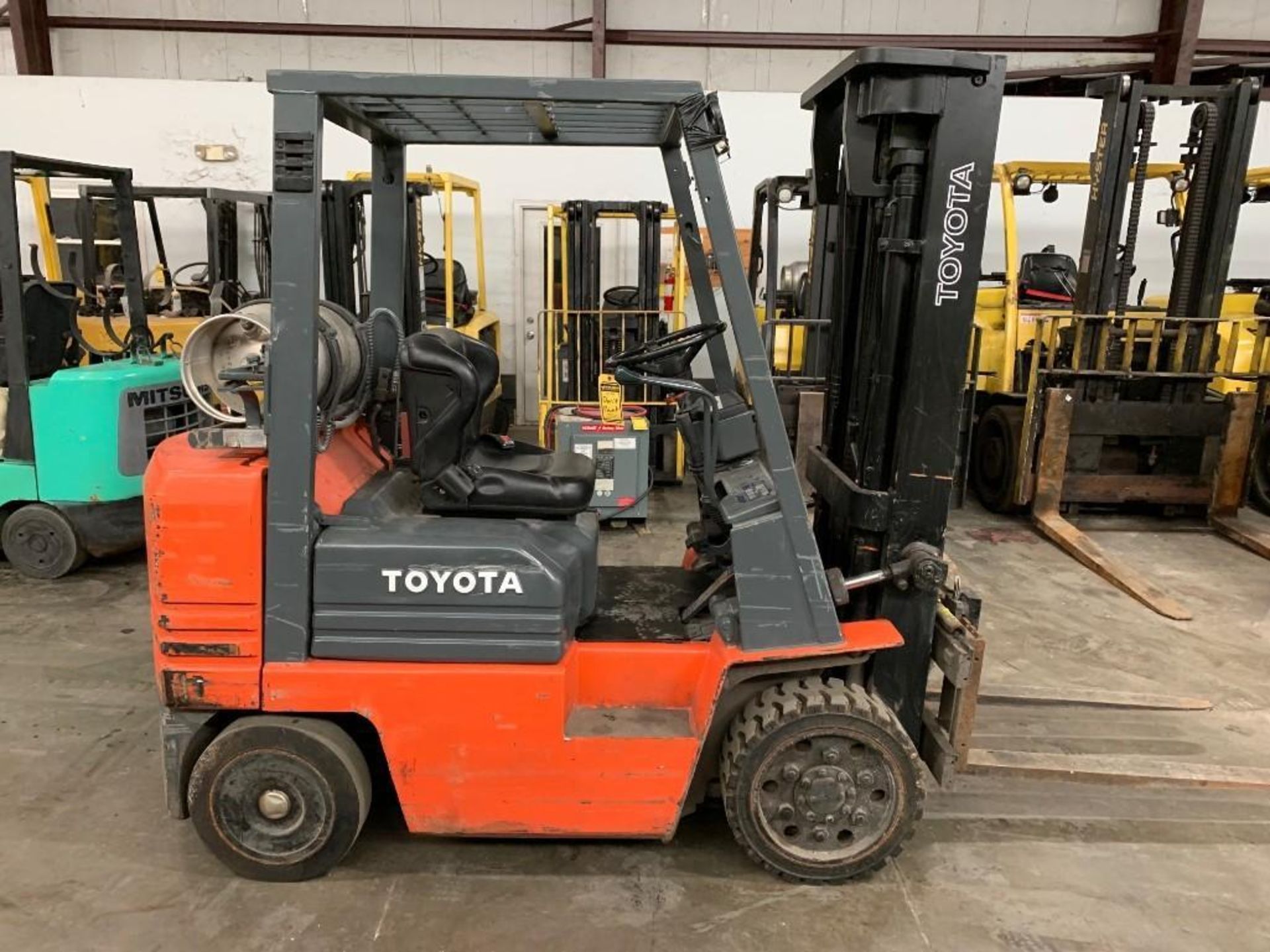 TOYOTA 5,000-LB. CAPACITY FORKLIFT, MODEL 5FGC25, S/N 71573, LPG, LEVER SHIFT TRANSMISSION, 3-