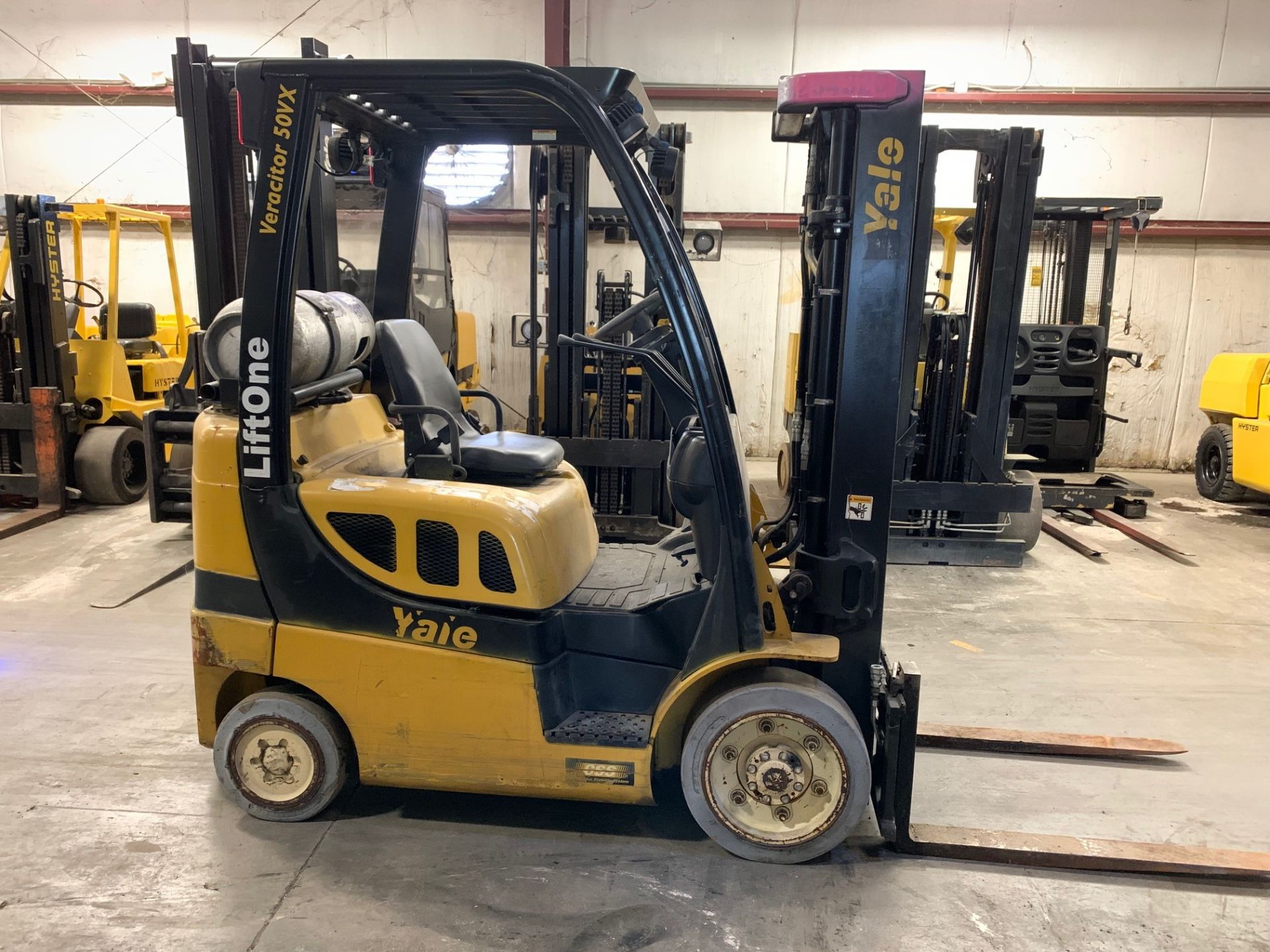 2012 YALE 5,000-LB. CAPACITY FORKLIFT, MODEL GLC050VX, S/N A910V21390K, LPG, LEVER SHIFT - Image 3 of 5