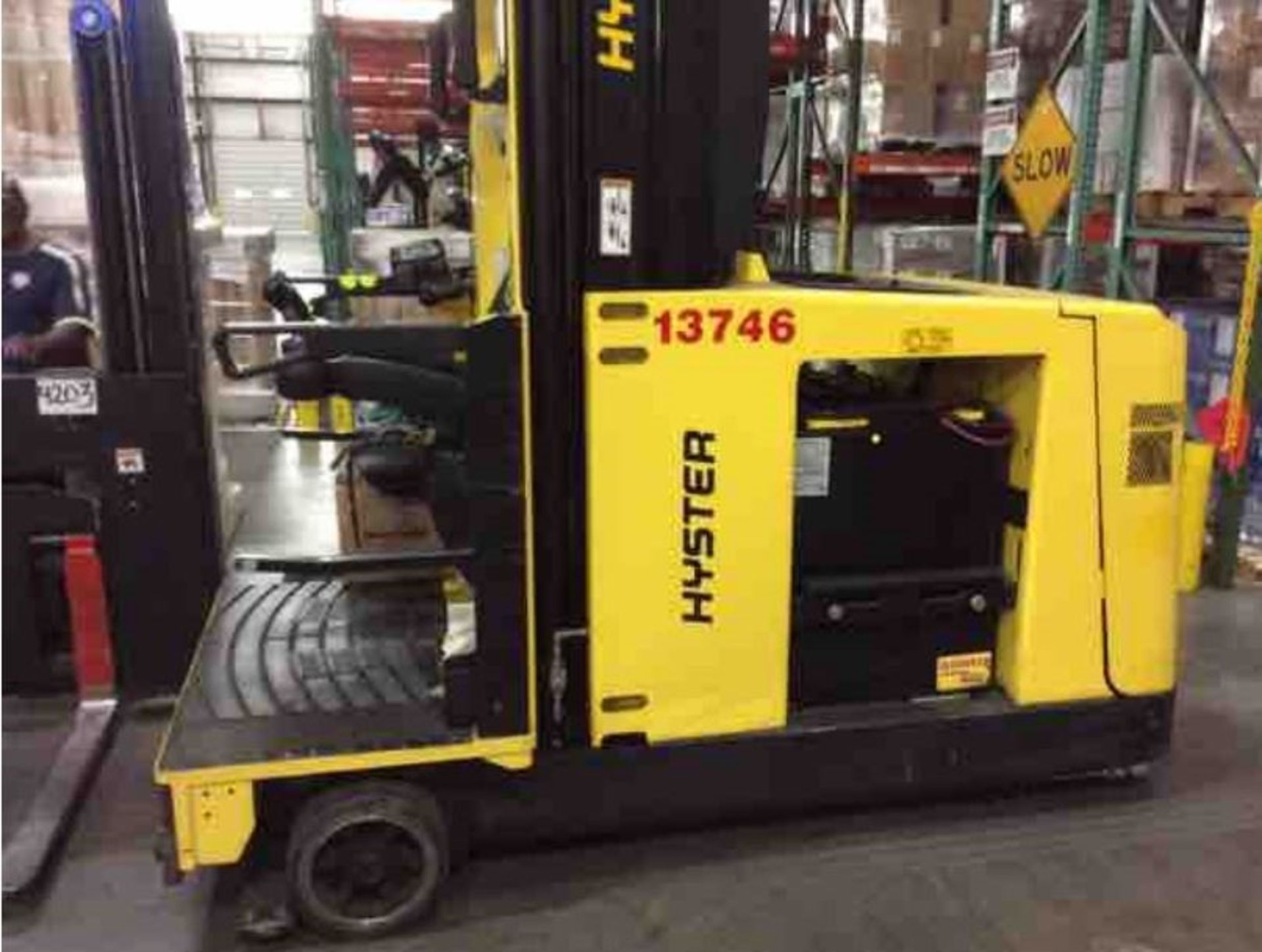 2014 HYSTER 3,000-LB. CAPACITY TURRET FORKLIFT, MODEL: V30ZMU, S/N: B463T01902M, 48V, 130''/255’’ - Image 3 of 8