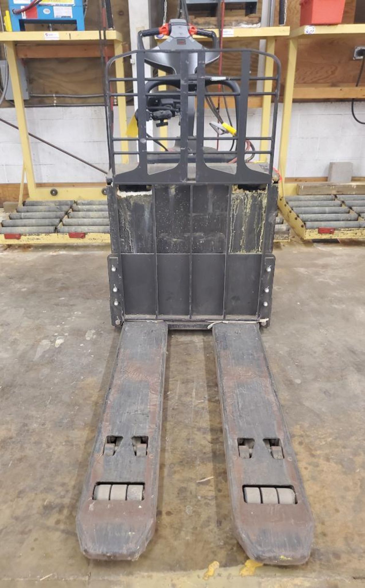 2015 RAYMOND 6,000 LB. CAPACITY ELECTRIC PALLET JACK; MODEL 8410, S/N 841-15-28373, 24-VOLTS, WITH - Image 3 of 5