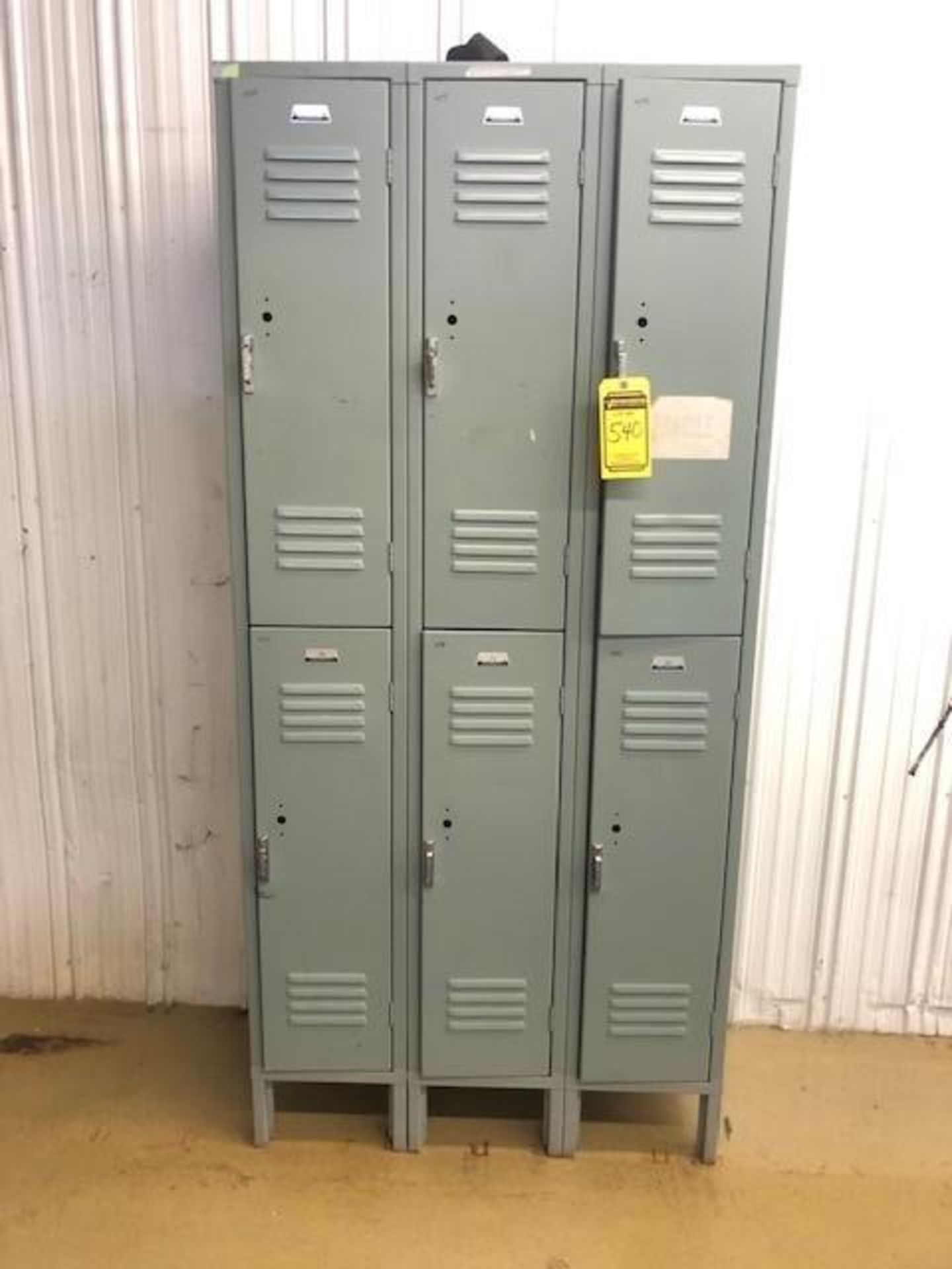 (4) SECTIONS OF LOCKERS