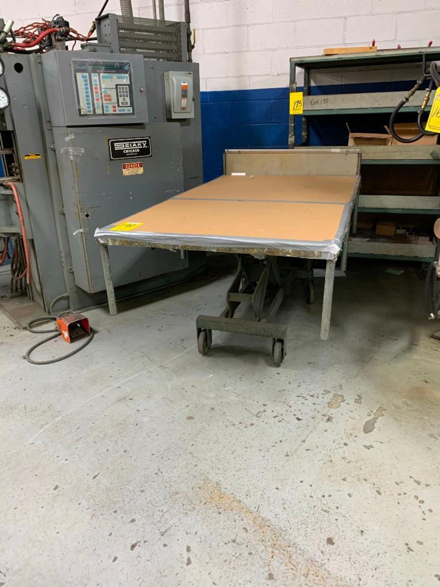 LIFT TABLE