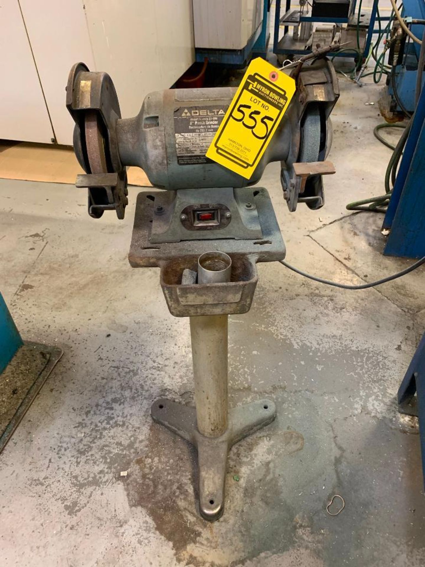 DELTA 8'' PEDESTAL GRINDER, 1/2 HP., 115 V.