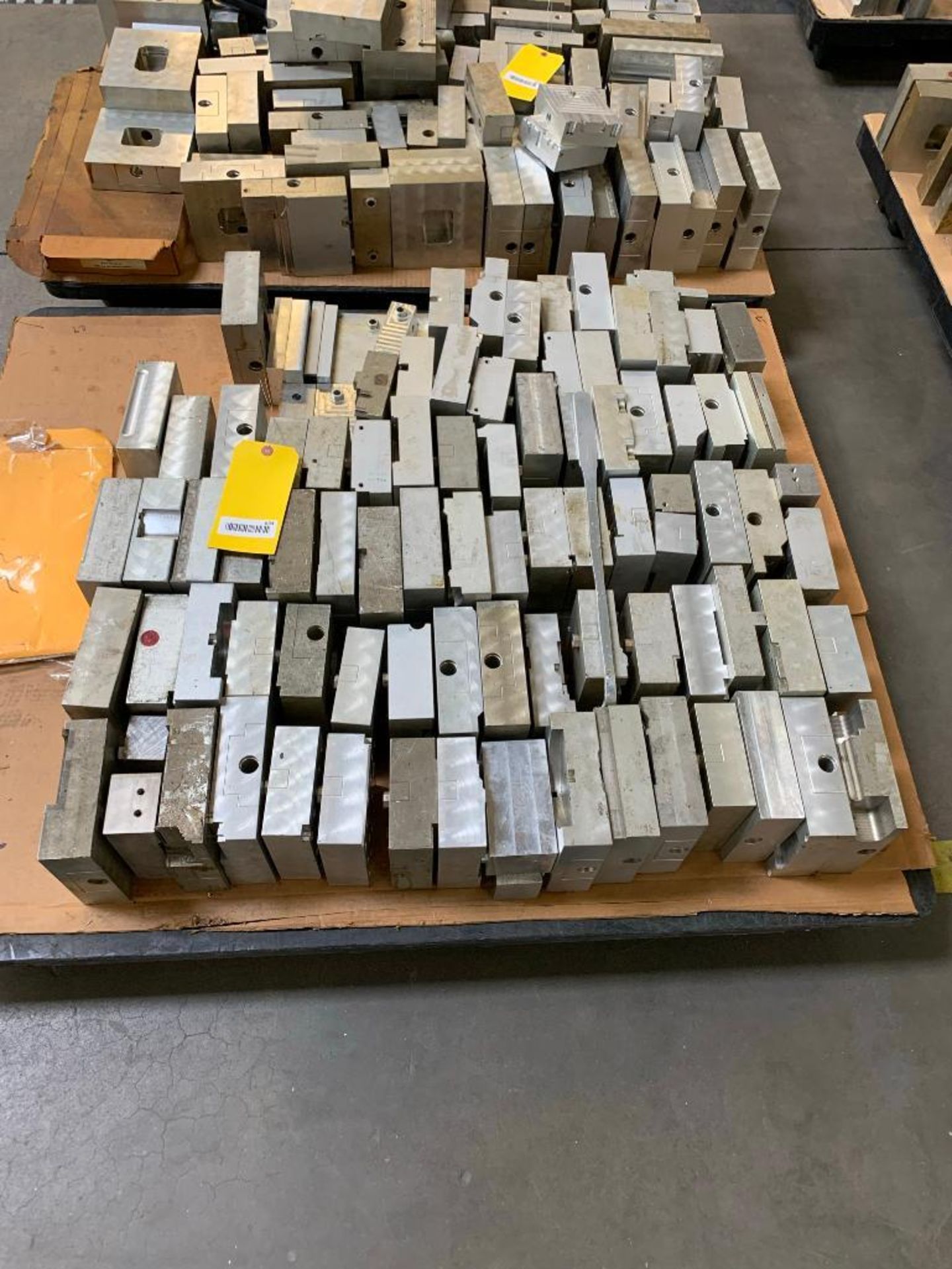 PALLET OF ALUMINUM VICE JAWS/PLATES