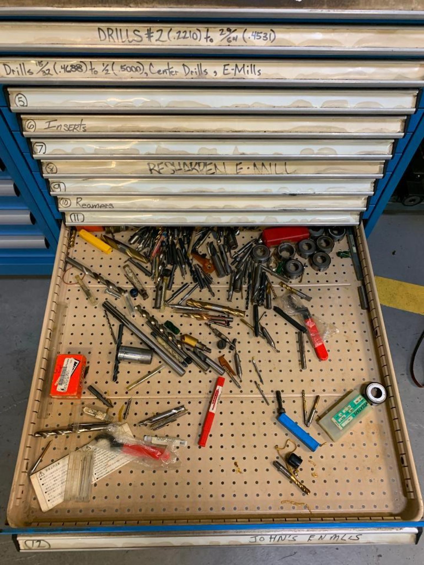 BOTT/KENNEDY TOOL CABINET, W/ TAPS, DRILLS, END MILLS (ELECTRONICS NOT INCLUDED) - Bild 11 aus 13