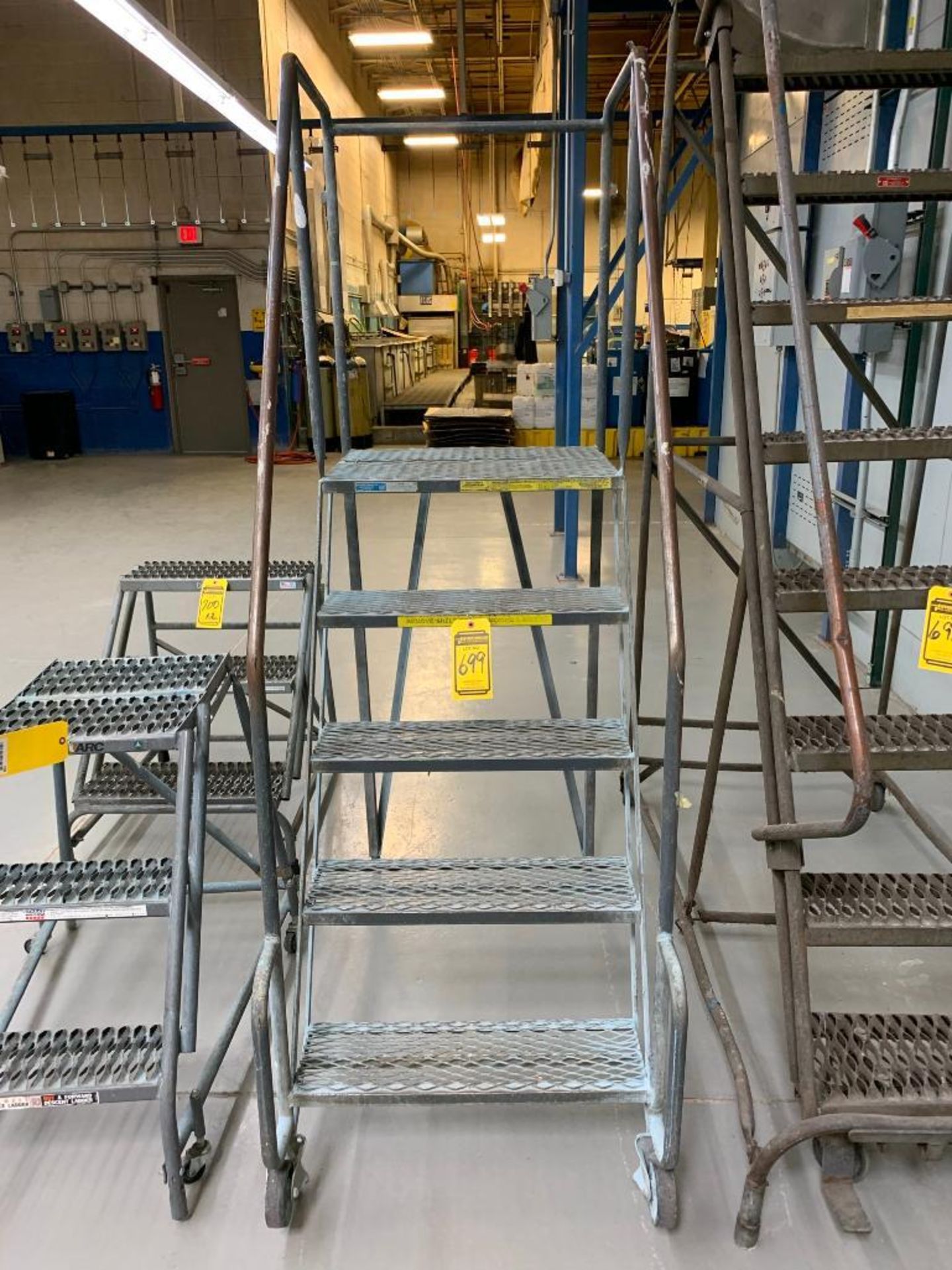 BALLYMORE 4' ROLLING SHOP STEP LADDER