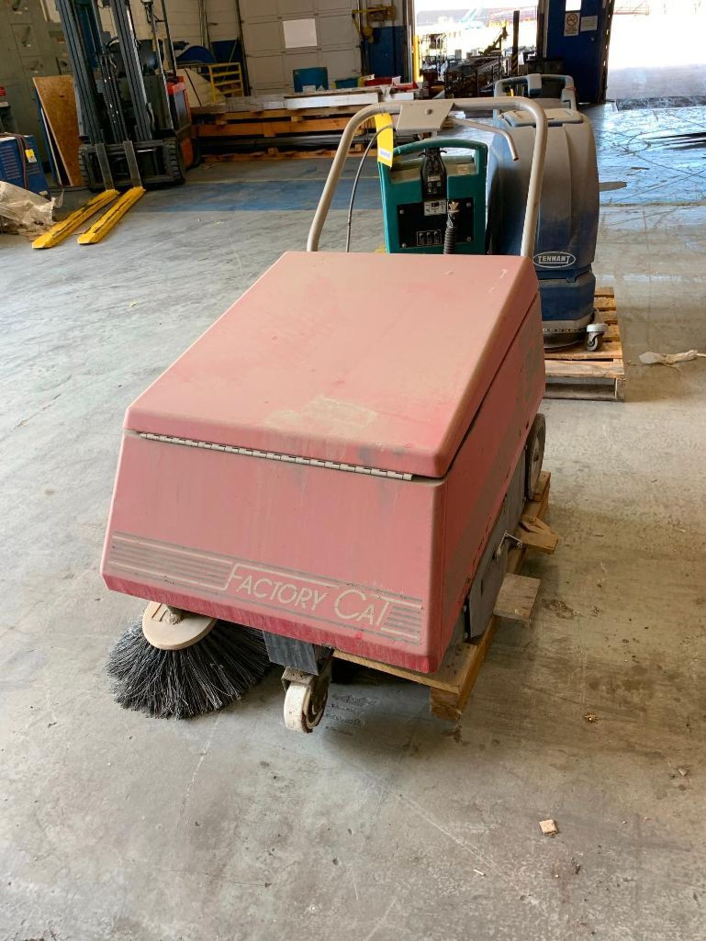 FACTORY CAT 34 ELECTRIC WALK-BEHIND FLOOR SWEEPER