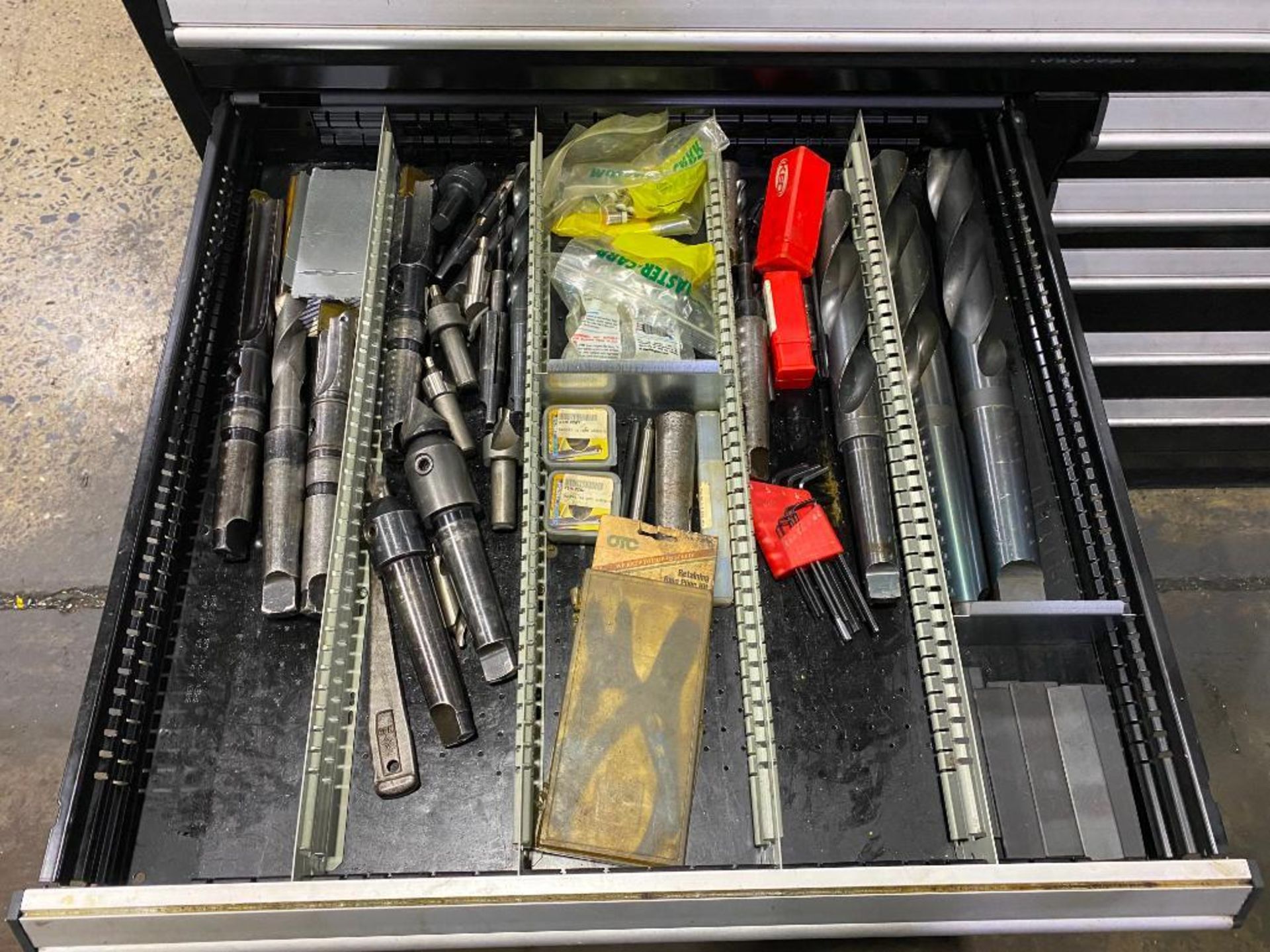 VIDMAR WORKBENCH STAINLESS STEEL TOP AND CONTENTS OF ASSORTED INSPECTION TOOLS AND PRECISION EQUIPME - Image 3 of 9