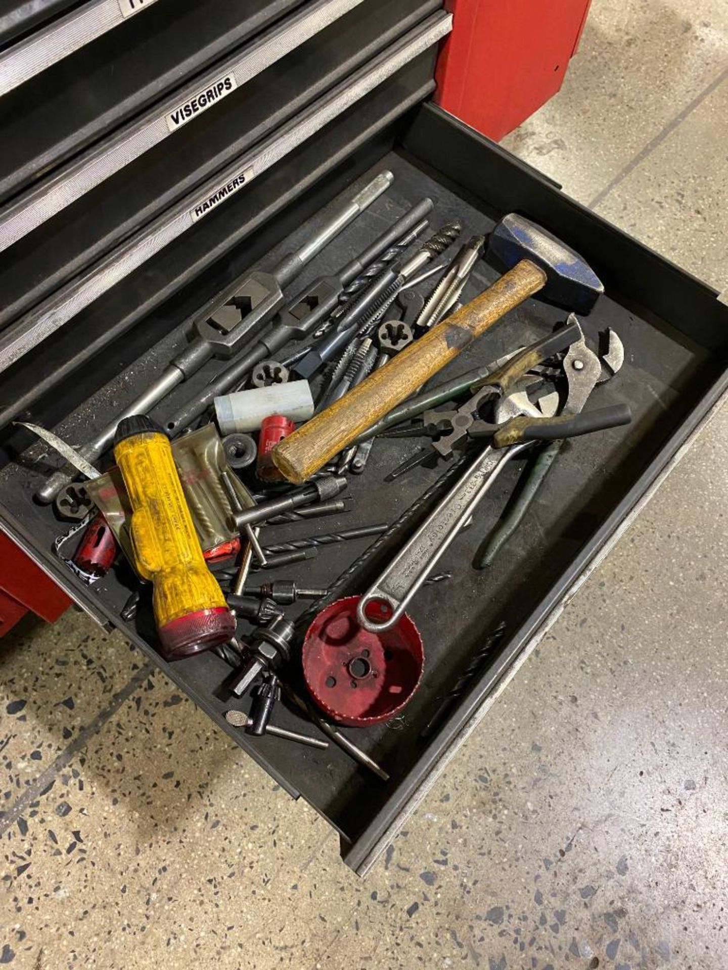 CRAFTSMAN ROLLING TOOLBOX AND CONTENTS - Image 13 of 15