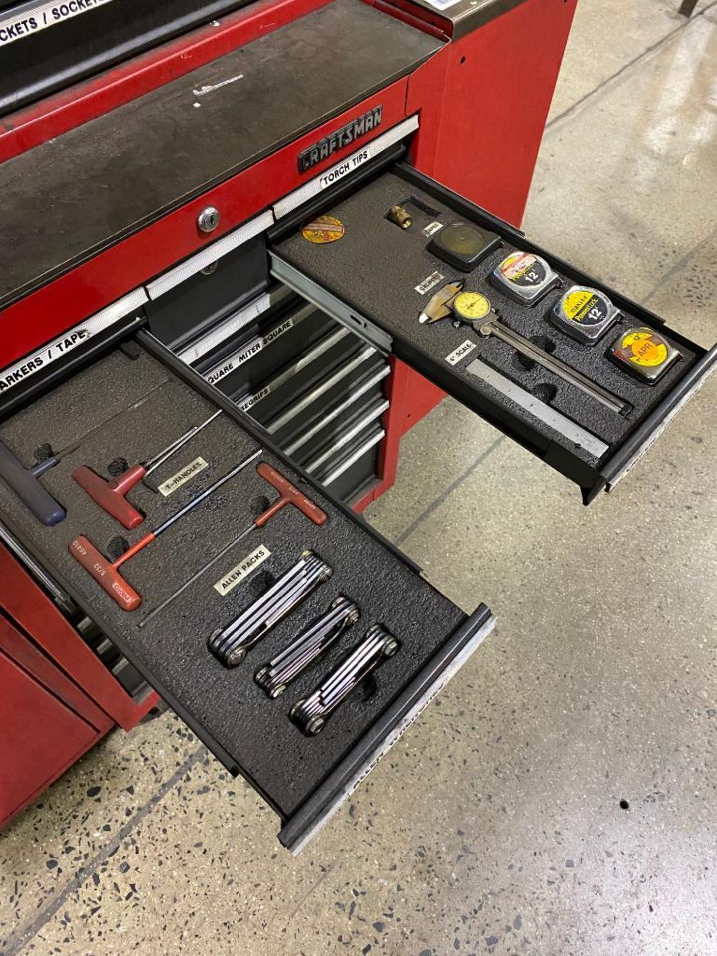 CRAFTSMAN ROLLING TOOLBOX AND CONTENTS - Image 8 of 15