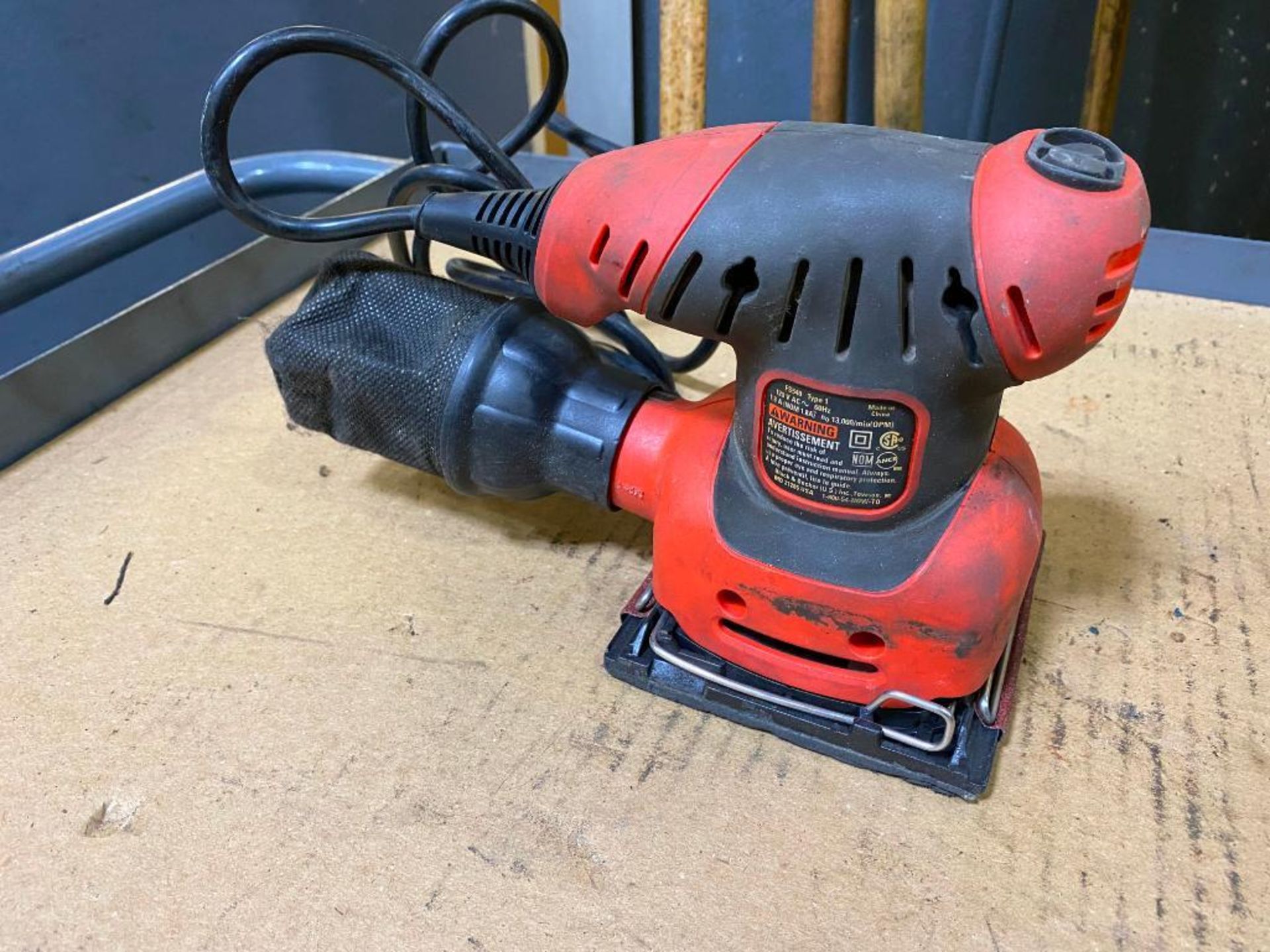 BLACK & DECKER PALM SANDER - Image 3 of 3