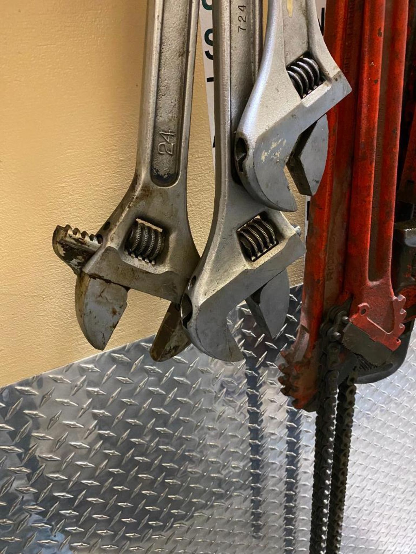 (7) ASSORTED WRENCHES: (1) 24'' RIDGID PIPE WRENCH, (1) 36'' RIDGID PIPE WRENCH, (2) RIDGID 26'' CHA - Image 2 of 4