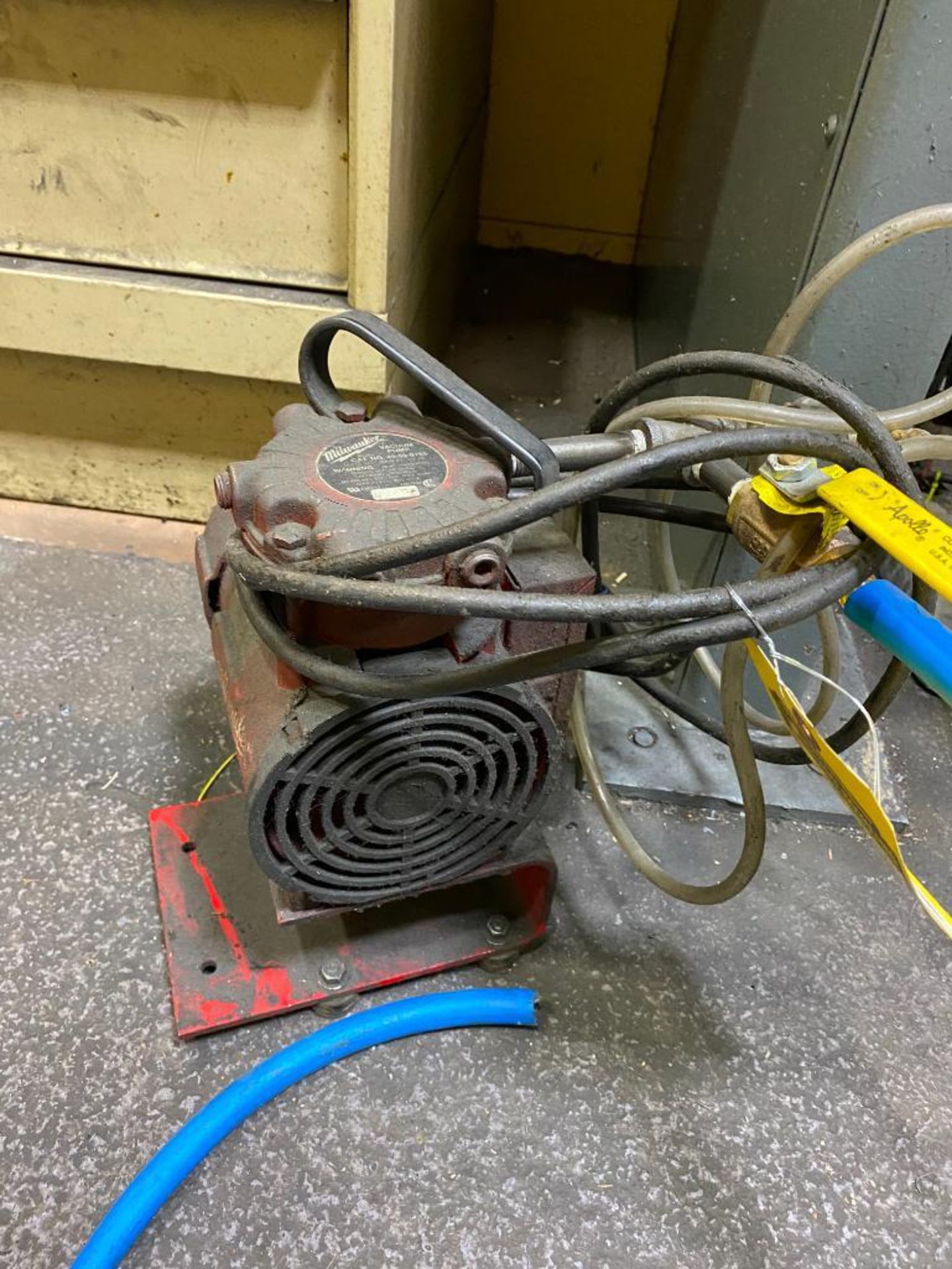 MILWAUKEE VACUUM PUMP, 110 V.