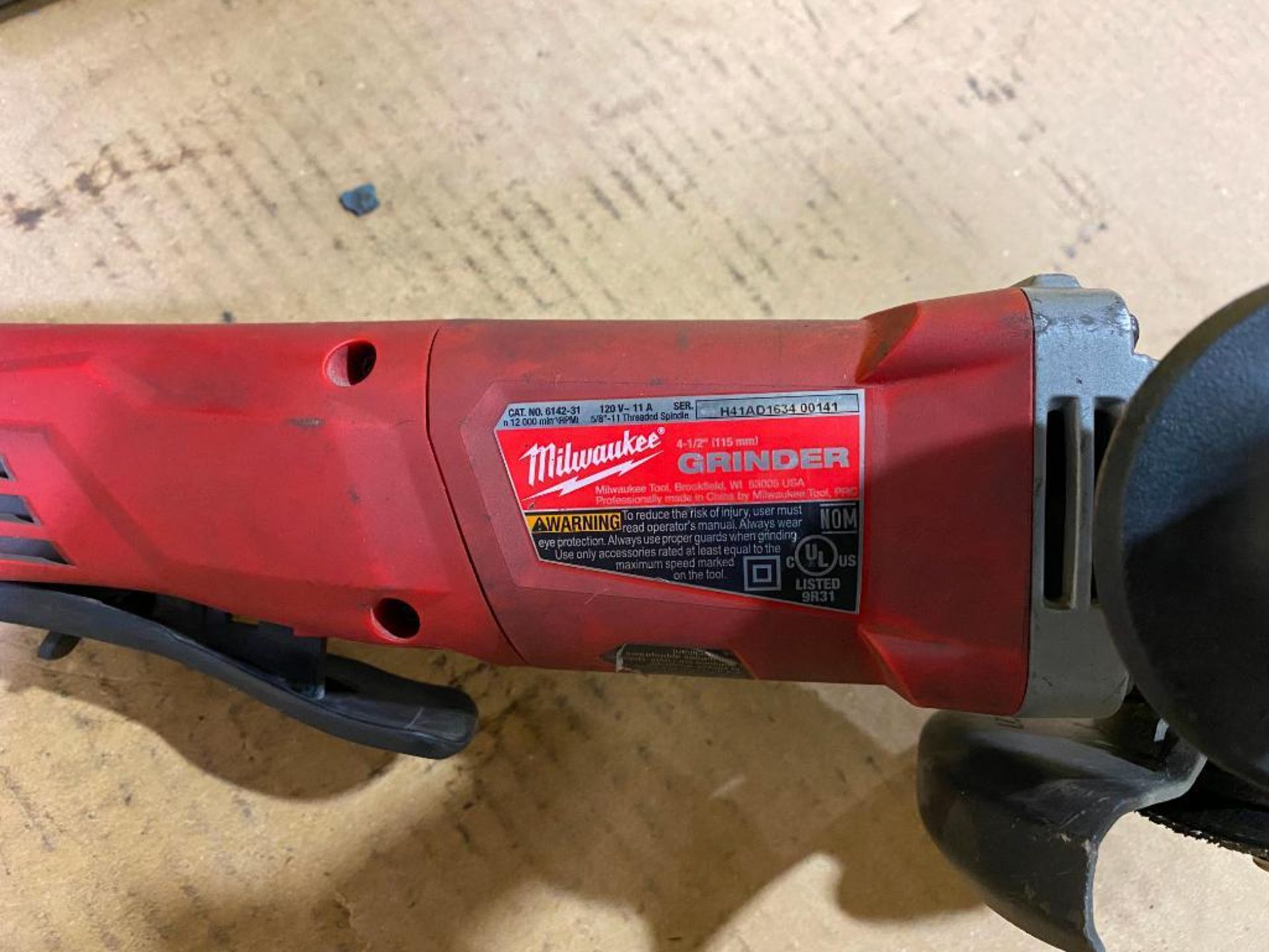 MILWAUKEE 4-1/2'' ANGLE GRINDER - Image 4 of 4