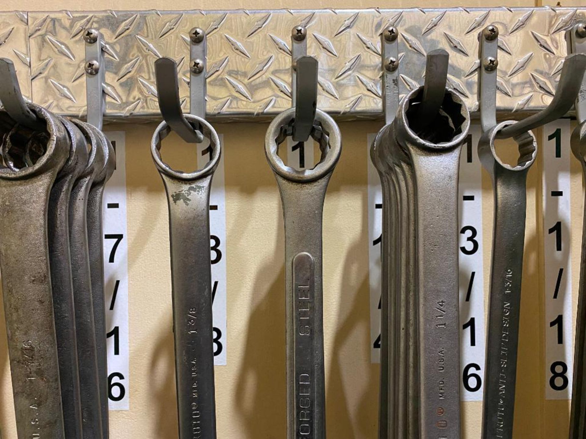 ASSORTED STANDARD COMBINATION WRENCHES, 15/16'' - 2-3/8'' - Image 3 of 4