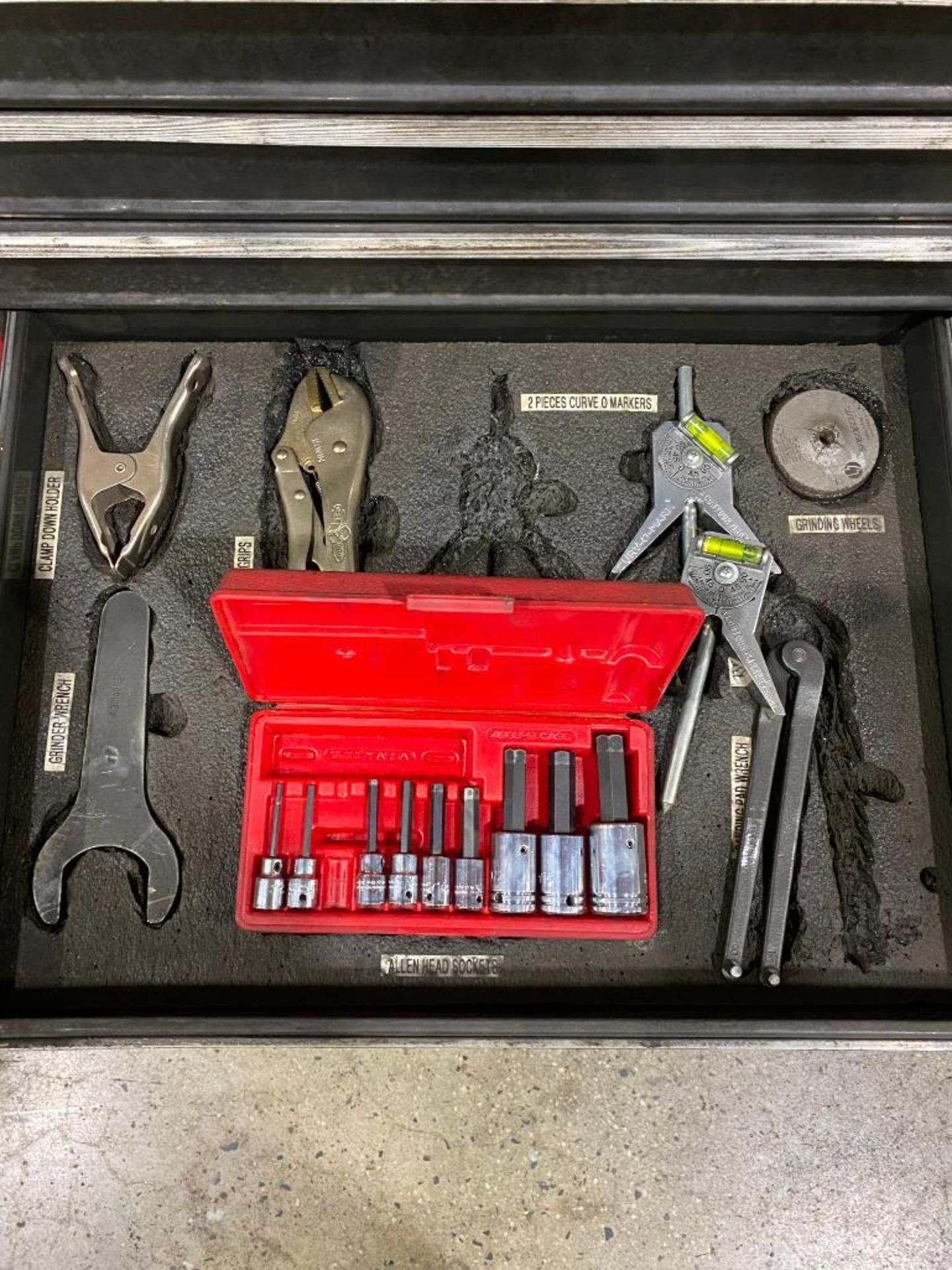 CRAFTSMAN ROLLING TOOLBOX AND CONTENTS - Image 6 of 8