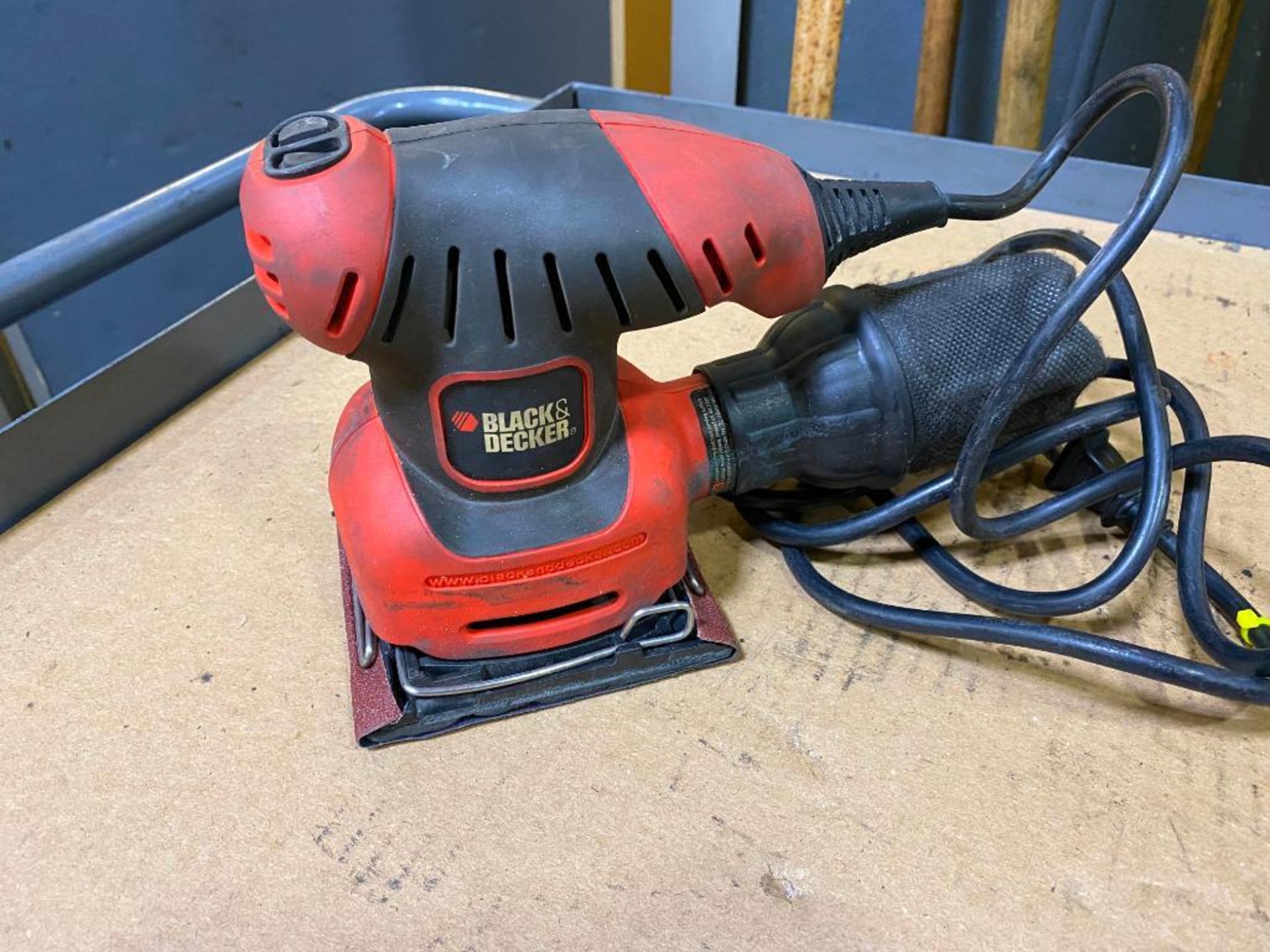 BLACK & DECKER PALM SANDER - Image 2 of 3