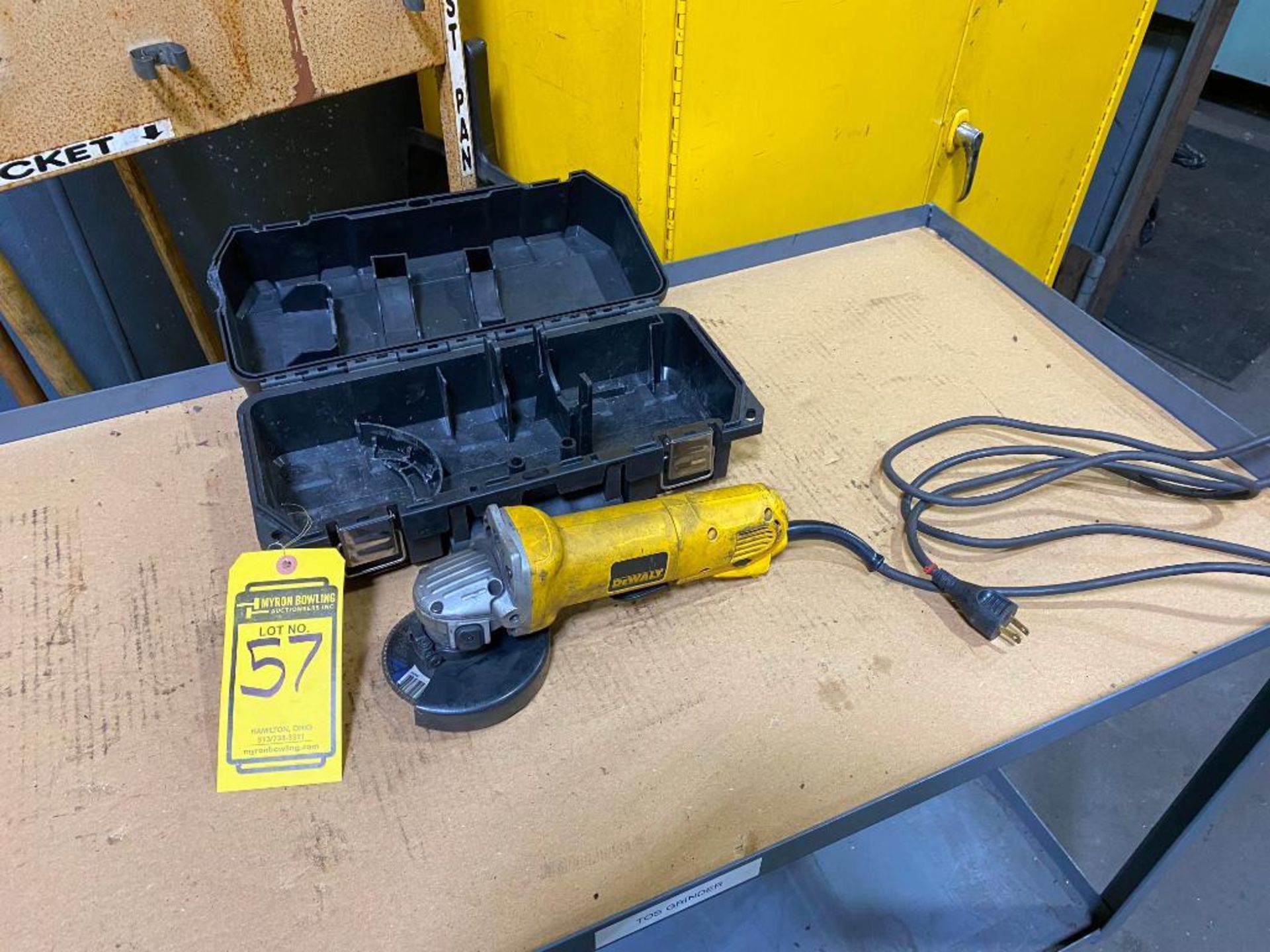 DEWALT 4-1/2'' ANGLE GRINDER