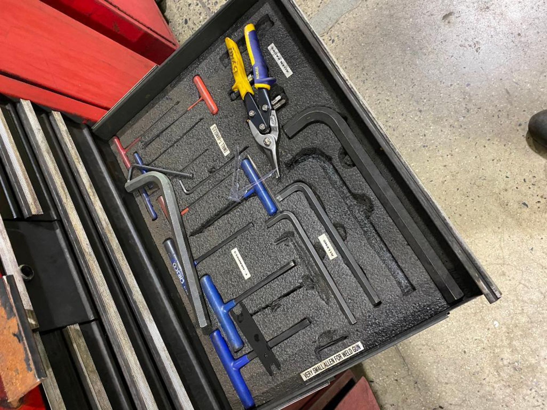 CRAFTSMAN ROLLING TOOLBOX AND CONTENTS - Image 3 of 8