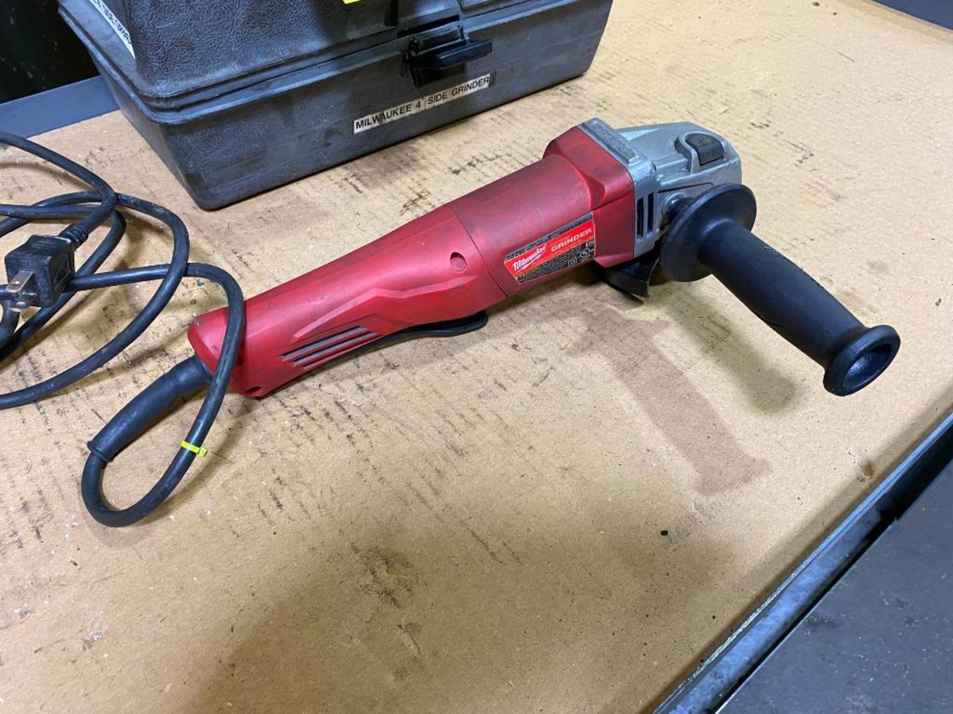 MILWAUKEE 4-1/2'' ANGLE GRINDER - Image 2 of 4