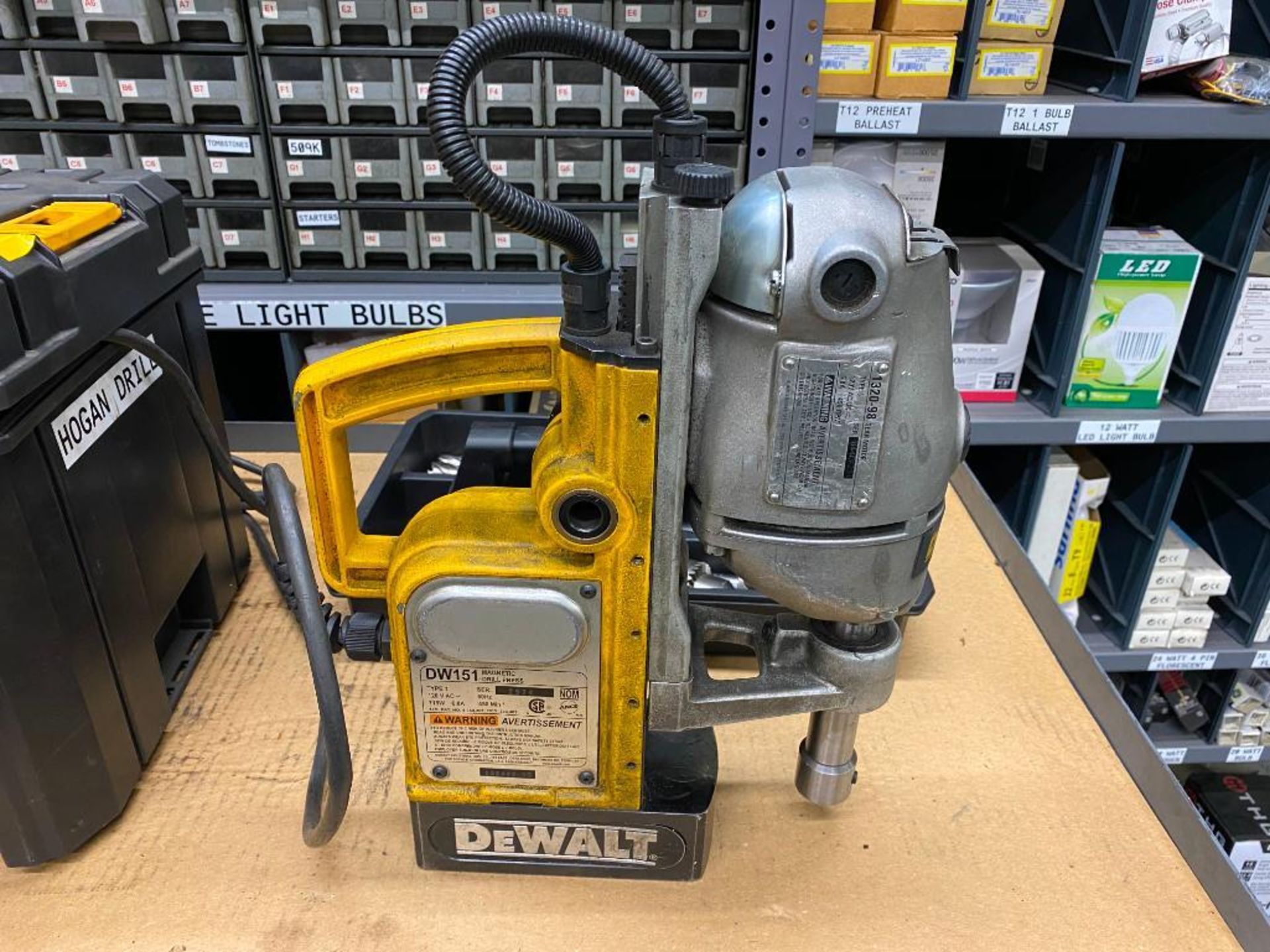 DEWALT MAG DRILL, 3/4'' DRIVE, CAT. NO. 2924, W/ ASSORTED BITS - Image 2 of 4