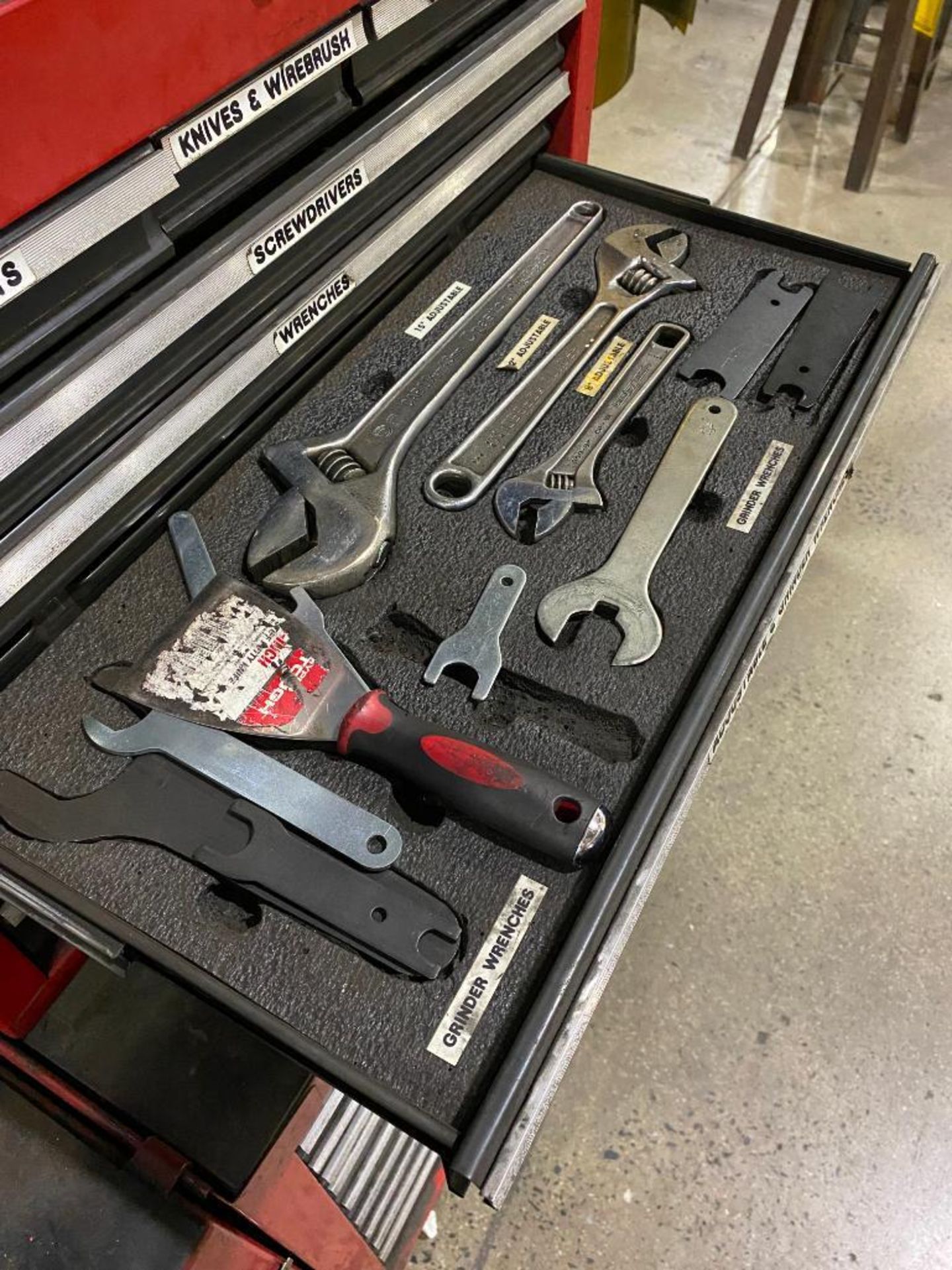 CRAFTSMAN ROLLING TOOLBOX AND CONTENTS - Image 5 of 15