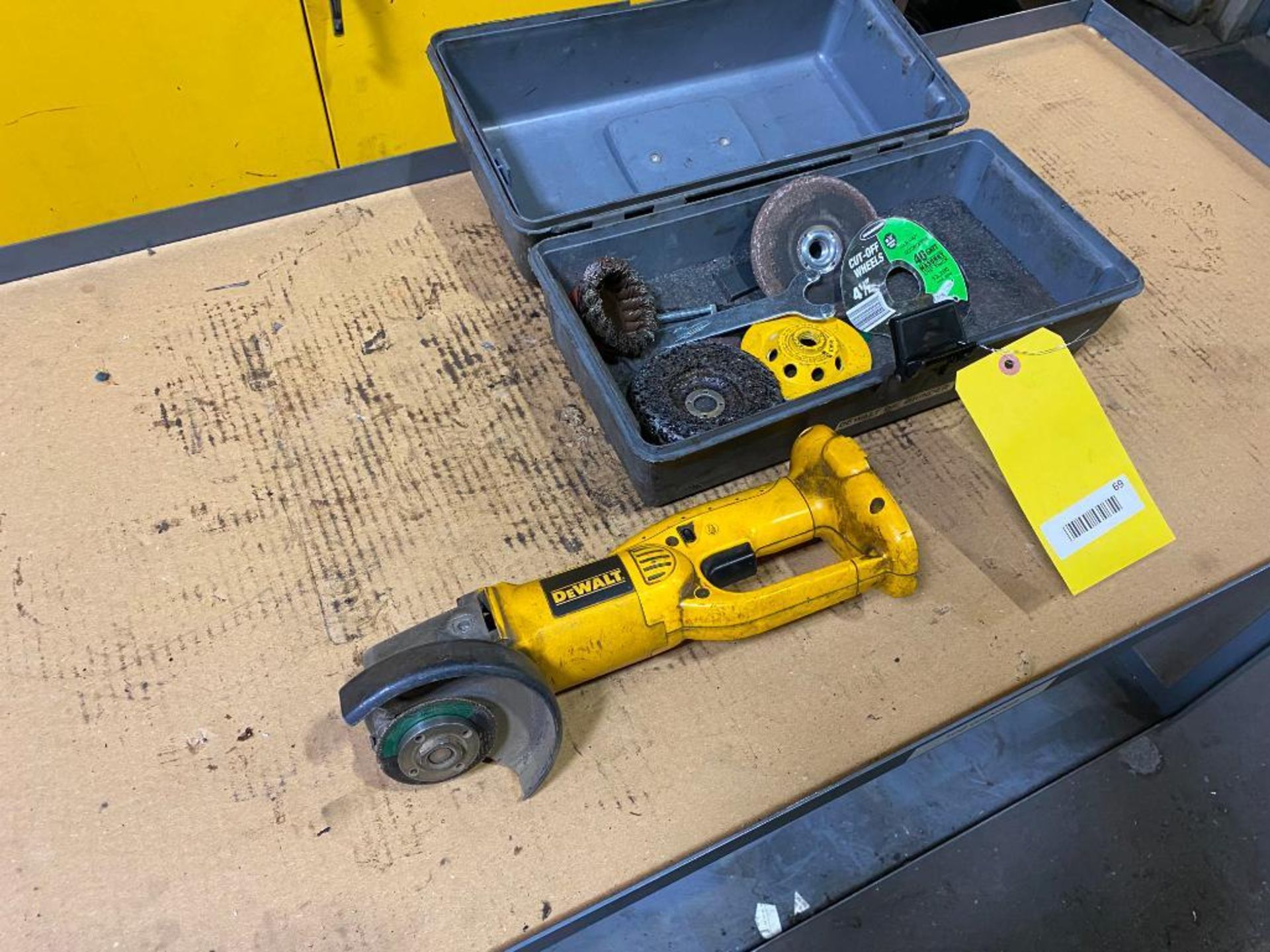 DEWALT CORDLESS 4-1/2'' ANGLE GRINDER