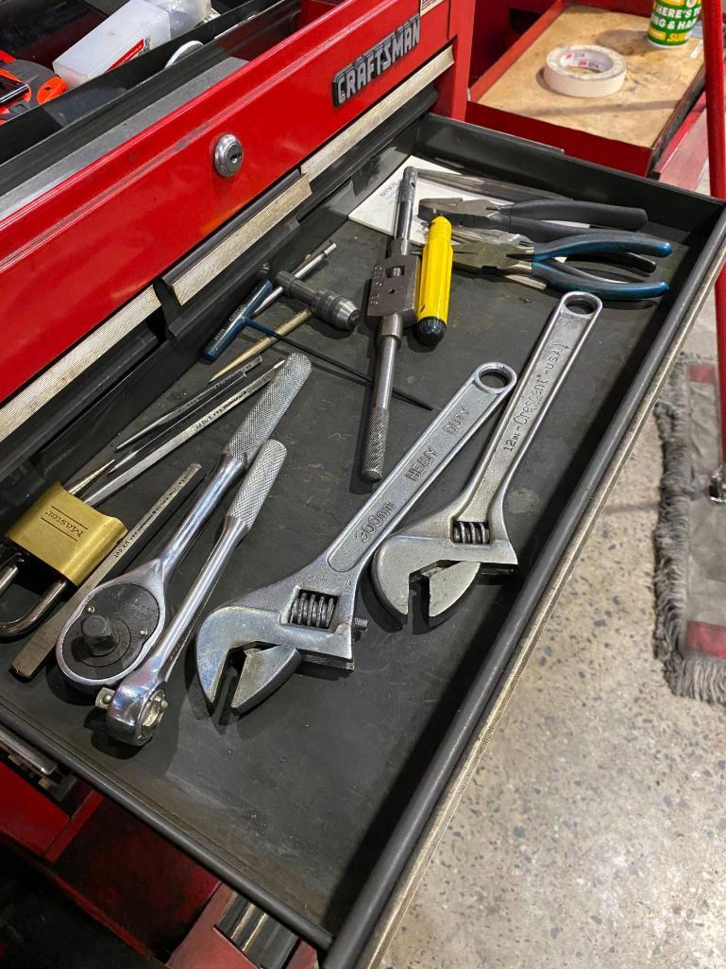CRAFTSMAN ROLLING TOOLBOX AND CONTENTS - Image 2 of 7