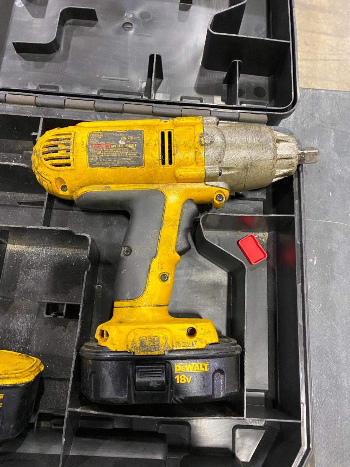 DEWALT 1/2'' DRIVE CORDLESS IMPACT, 18V W/EXTRA BATTERY - Image 2 of 2