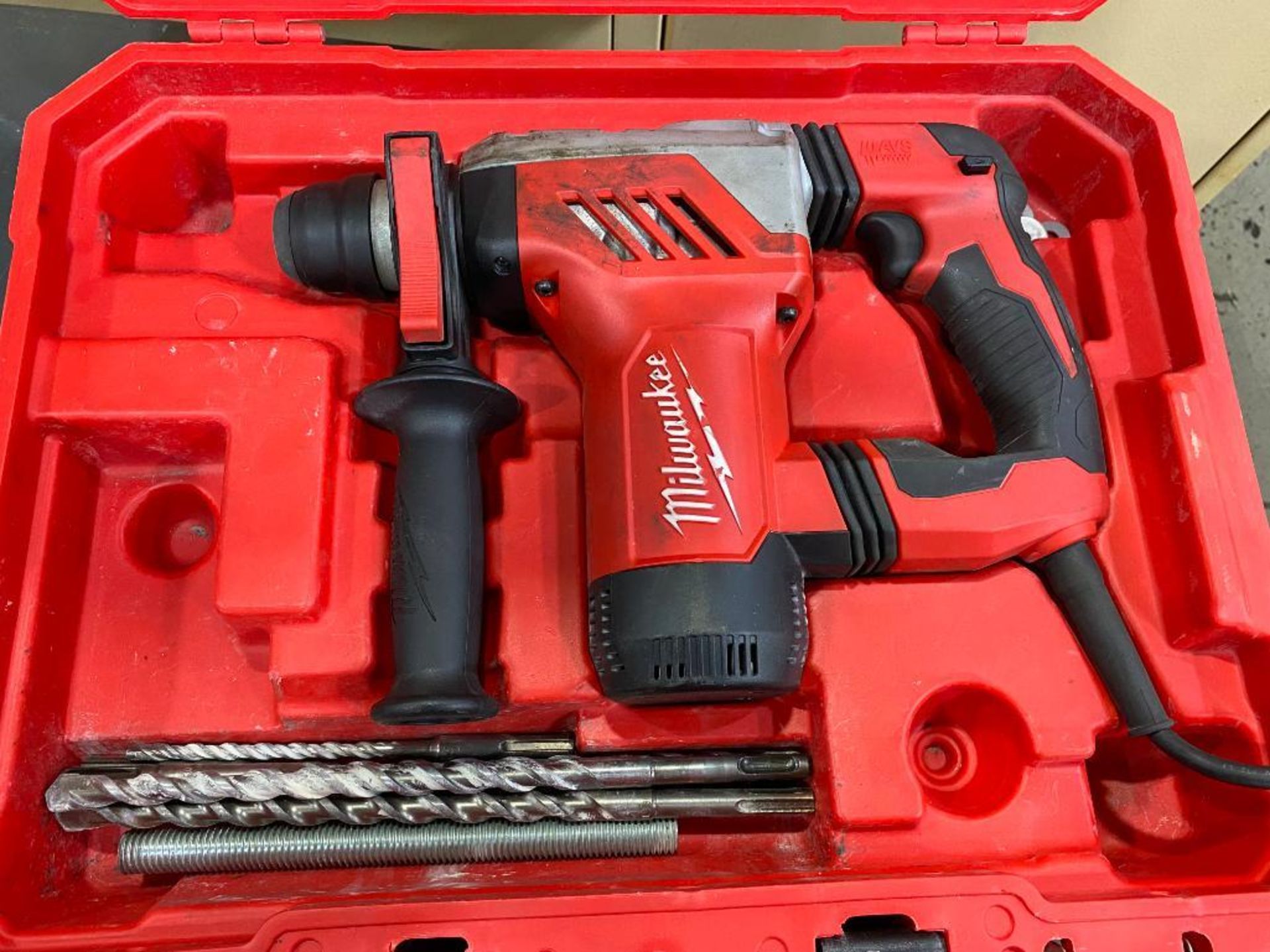 MILWAUKEE 1-1/8'' SDS ROTARY HAMMER