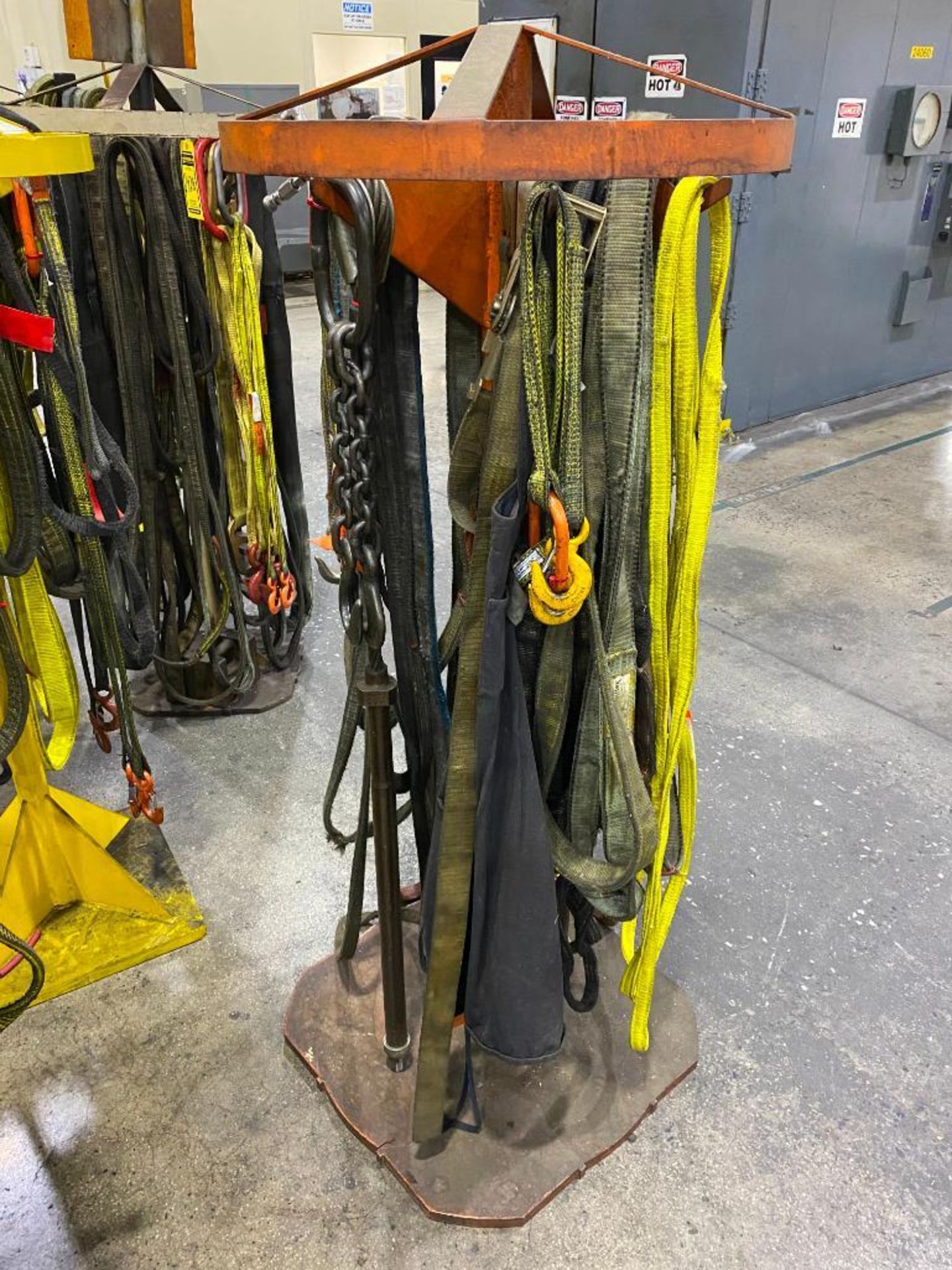 RACK AND CONTENTS OF ASSORTED CHAIN AND NYLON RIGGING - Image 2 of 2