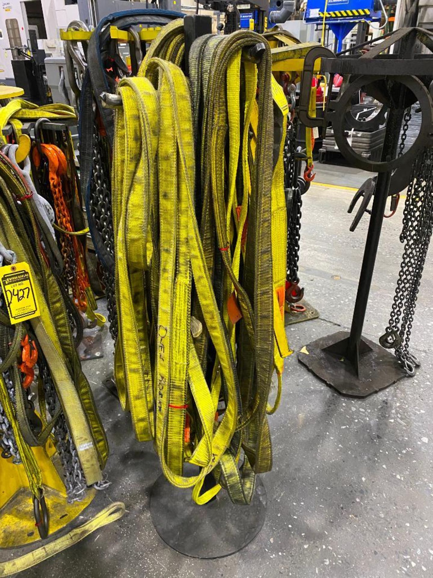RACK AND CONTENTS OF ASSORTED CHAIN AND NYLON RIGGING - Image 2 of 2