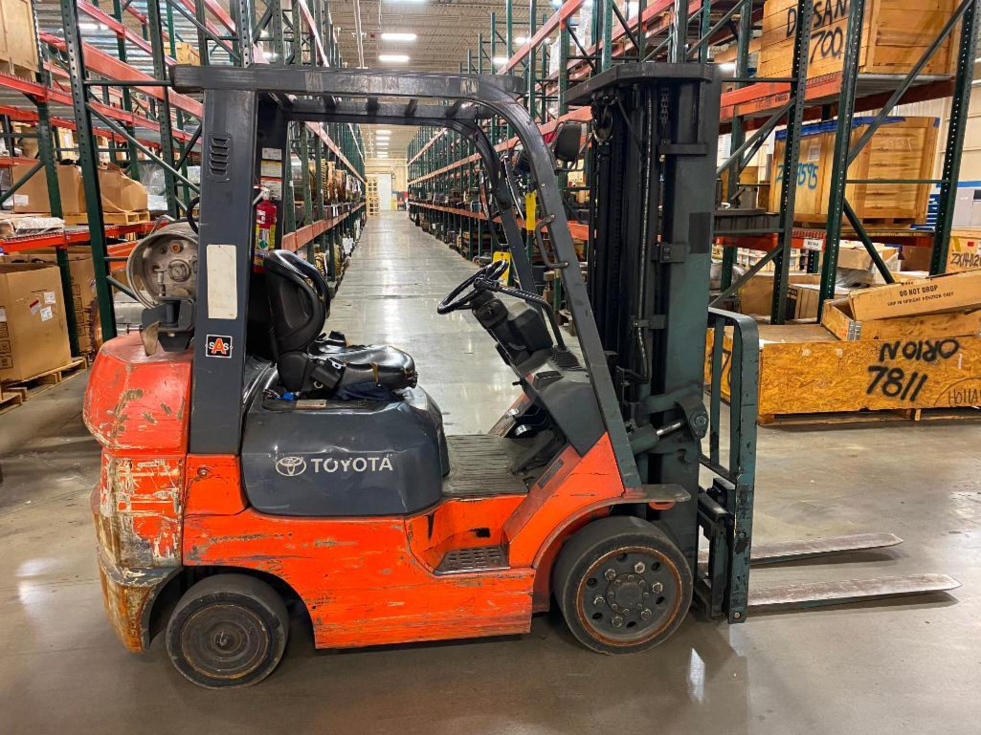 TOYOTA FORKLIFT, M/N 7FGU25, 4,500 LB LIFT CAP., 3-STAGE MAST, 189'' LIFT HEIGHT, 42'' FORKS, SIDE S - Image 3 of 5