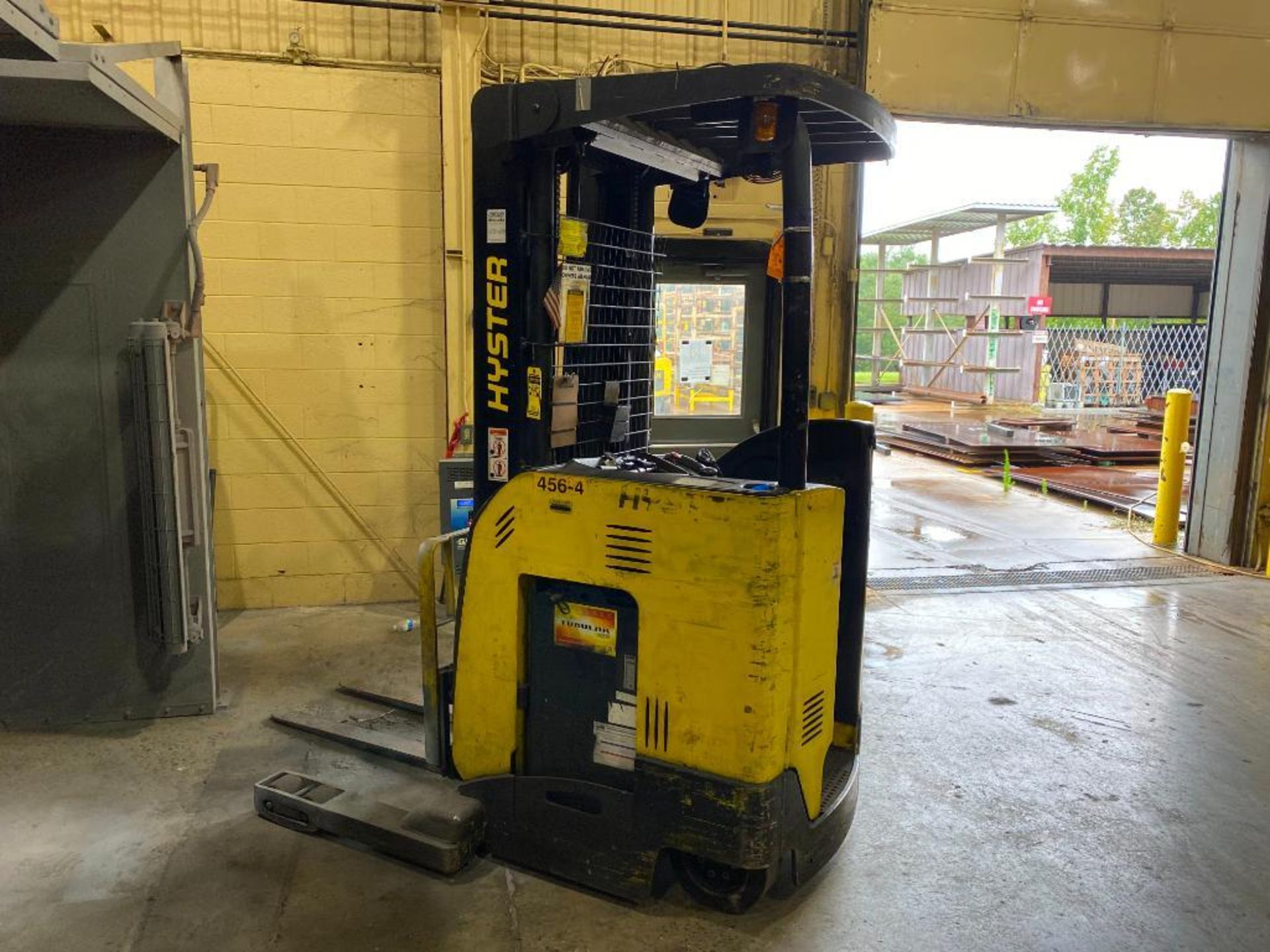 2008 HYSTER N45ZR-165 REACH TRUCK, 4,500 LB LIFT CAP., 3-STAGE MAST, 212'' LIFT HEIGHT, 42'' FORKS,