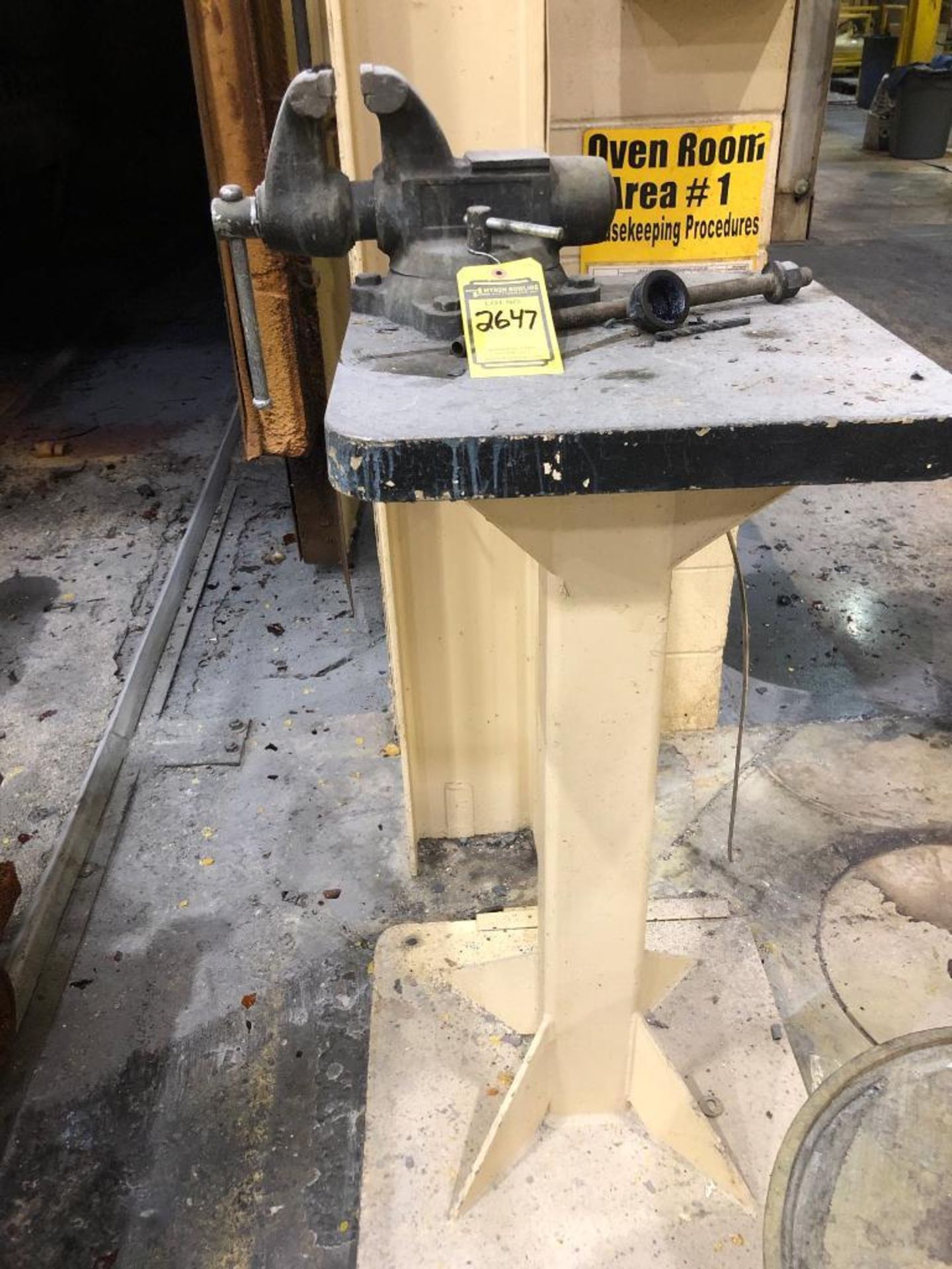 5.5'' BENCH VISE ON PEDESTAL