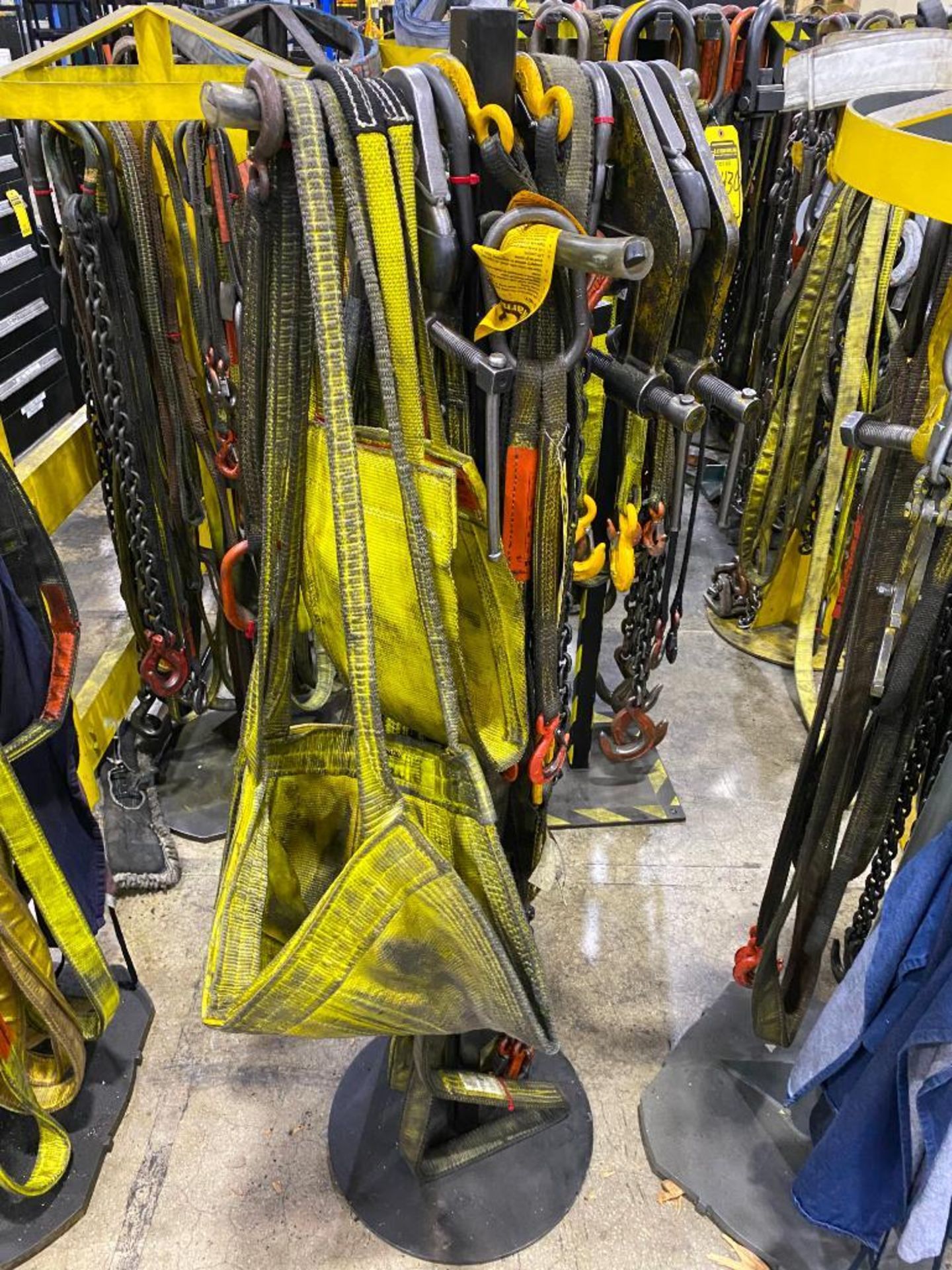RACK AND CONTENTS OF ASSORTED CHAIN AND NYLON RIGGING
