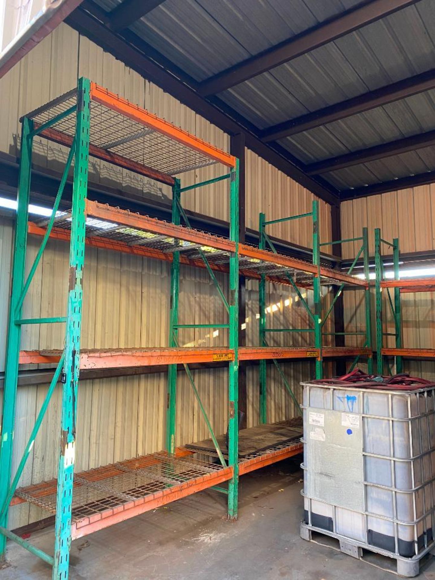 (23X) BAYS OF KEYSTONE GRAVITY LOCK PALLET RACKING, (29) 12' X 38'' UPRIGHTS, (3) 12' X 48'', (104)