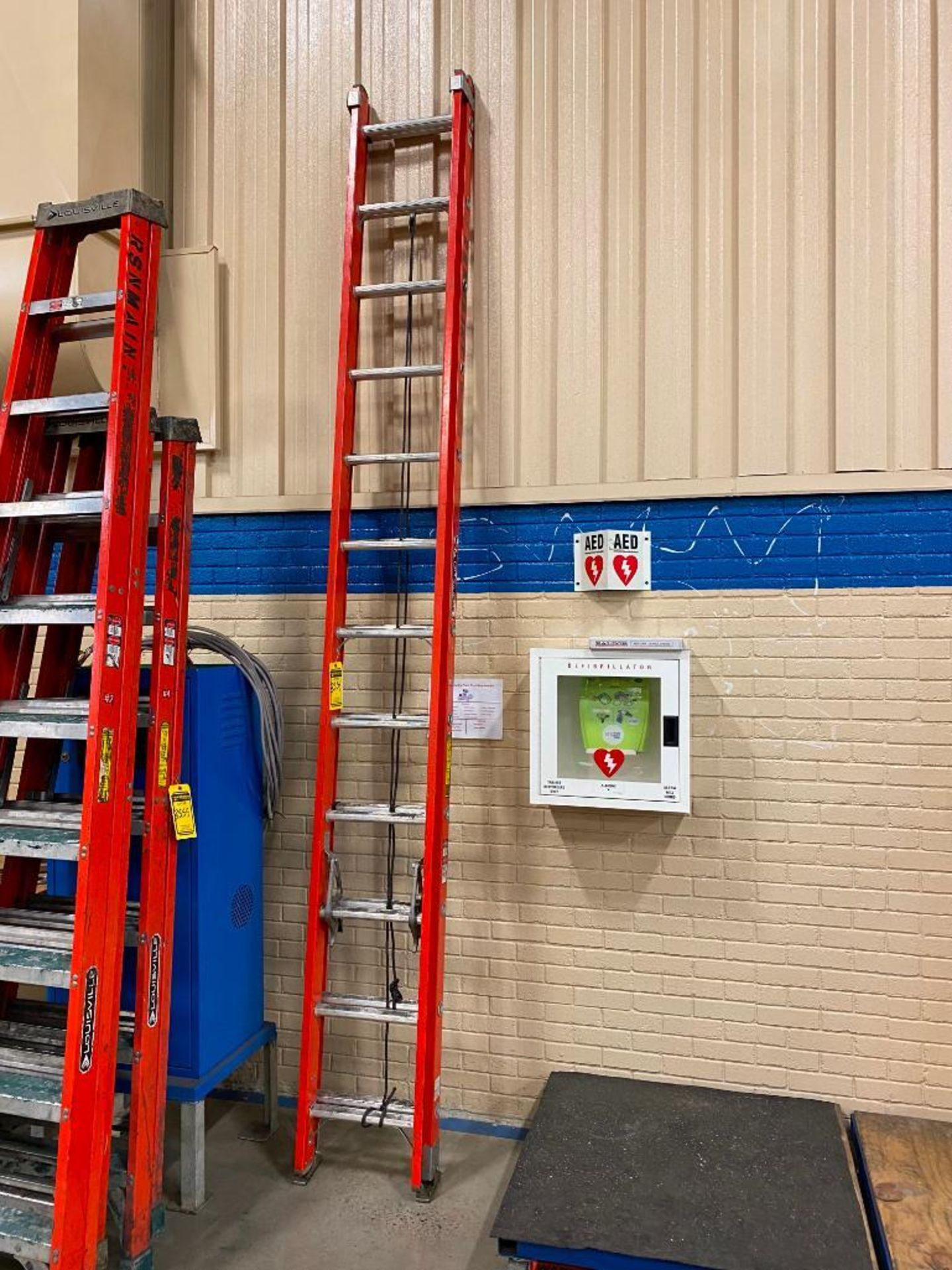 LOUISVILLE 24' EXTENSION LADDER