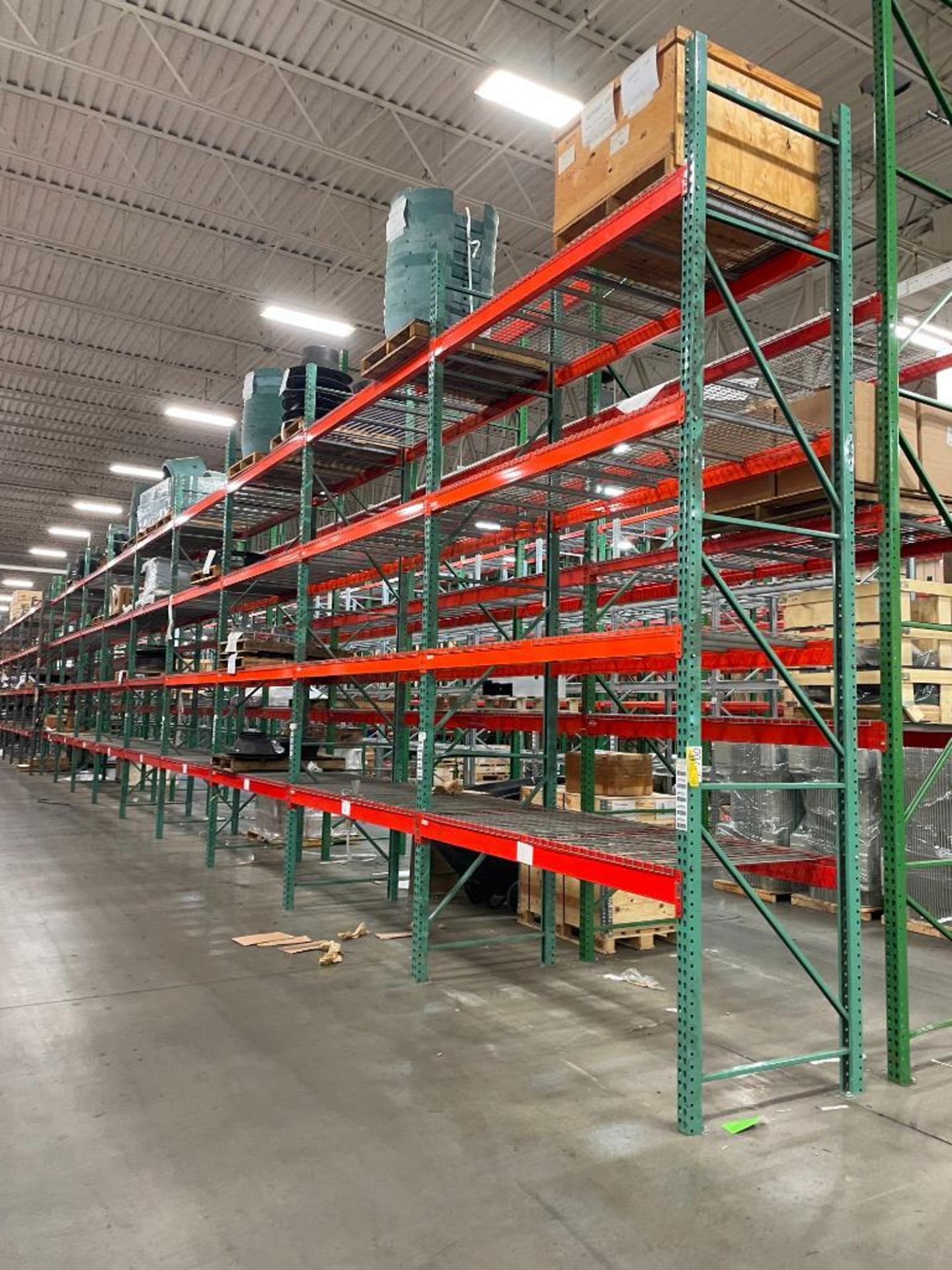 (9X) BAYS OF TEAR DROP STYLE PALLET RACKING, (10) 16' X 42'' UPRIGHTS, (18) 5-1/2'' X 96'' HORIZONTA