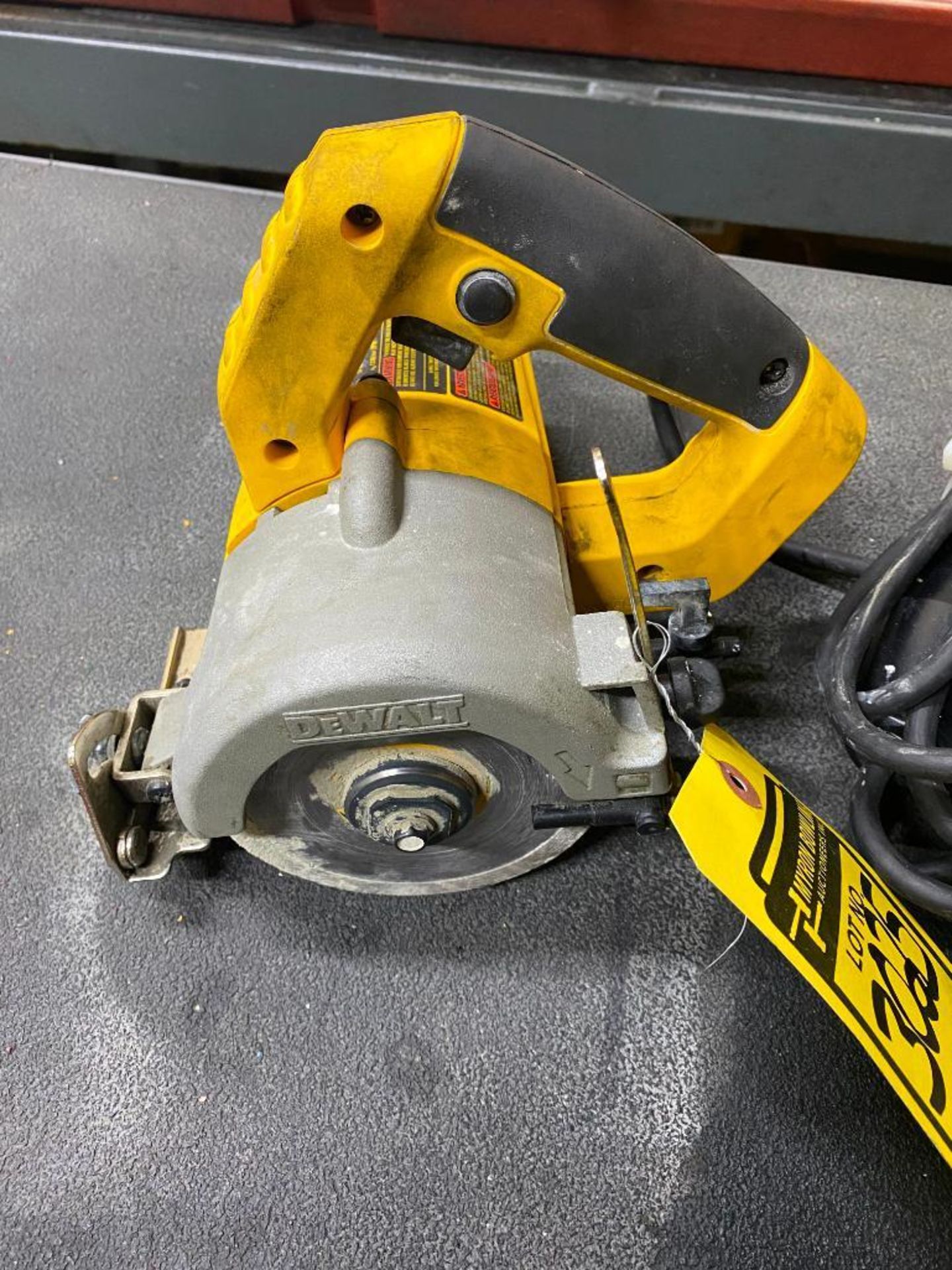 DEWALT DWC860W 4'' TILE SAW - Image 2 of 3