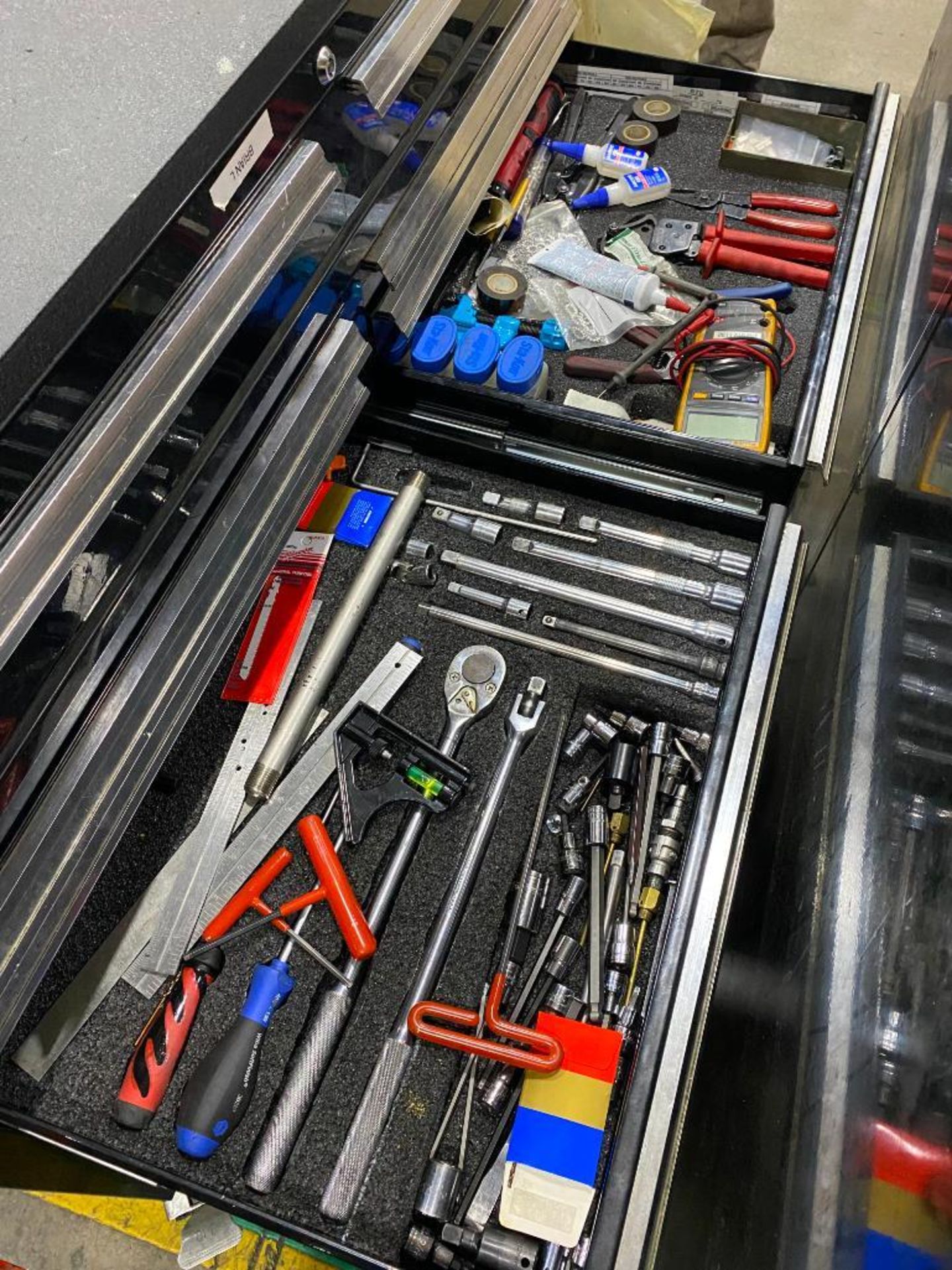 KENNEDY ROLLING TOOLBOX AND CONTENTS OF ASSORTED HAND TOOLS - Image 5 of 8