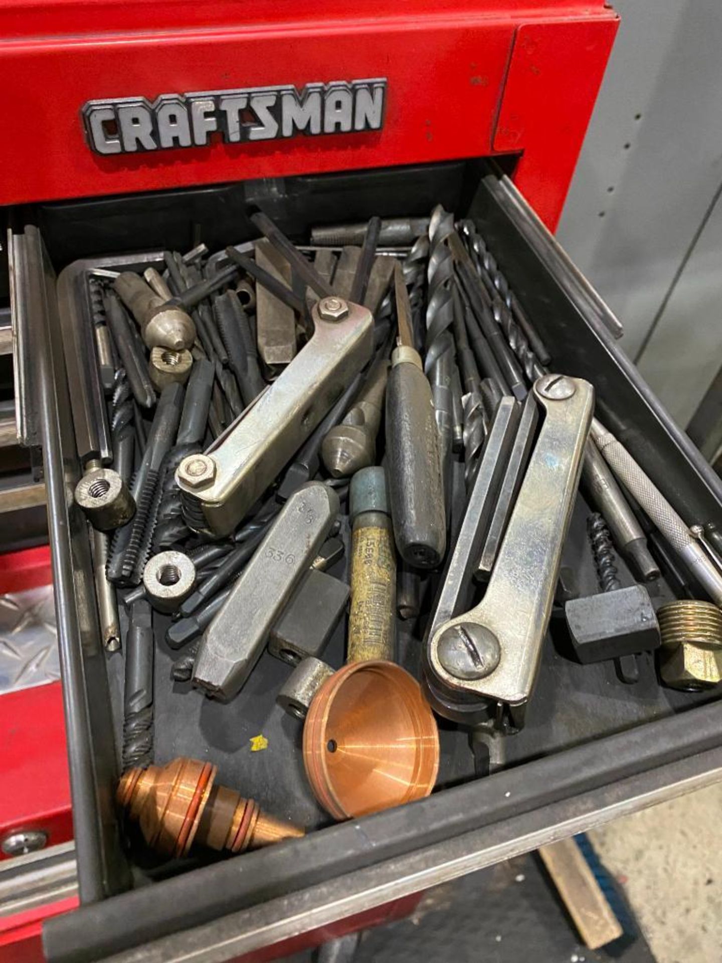CRAFTSMAN ROLLING TOOLBOX, CONTENTS OF ASSORTED HAND TOOLS - Image 2 of 8