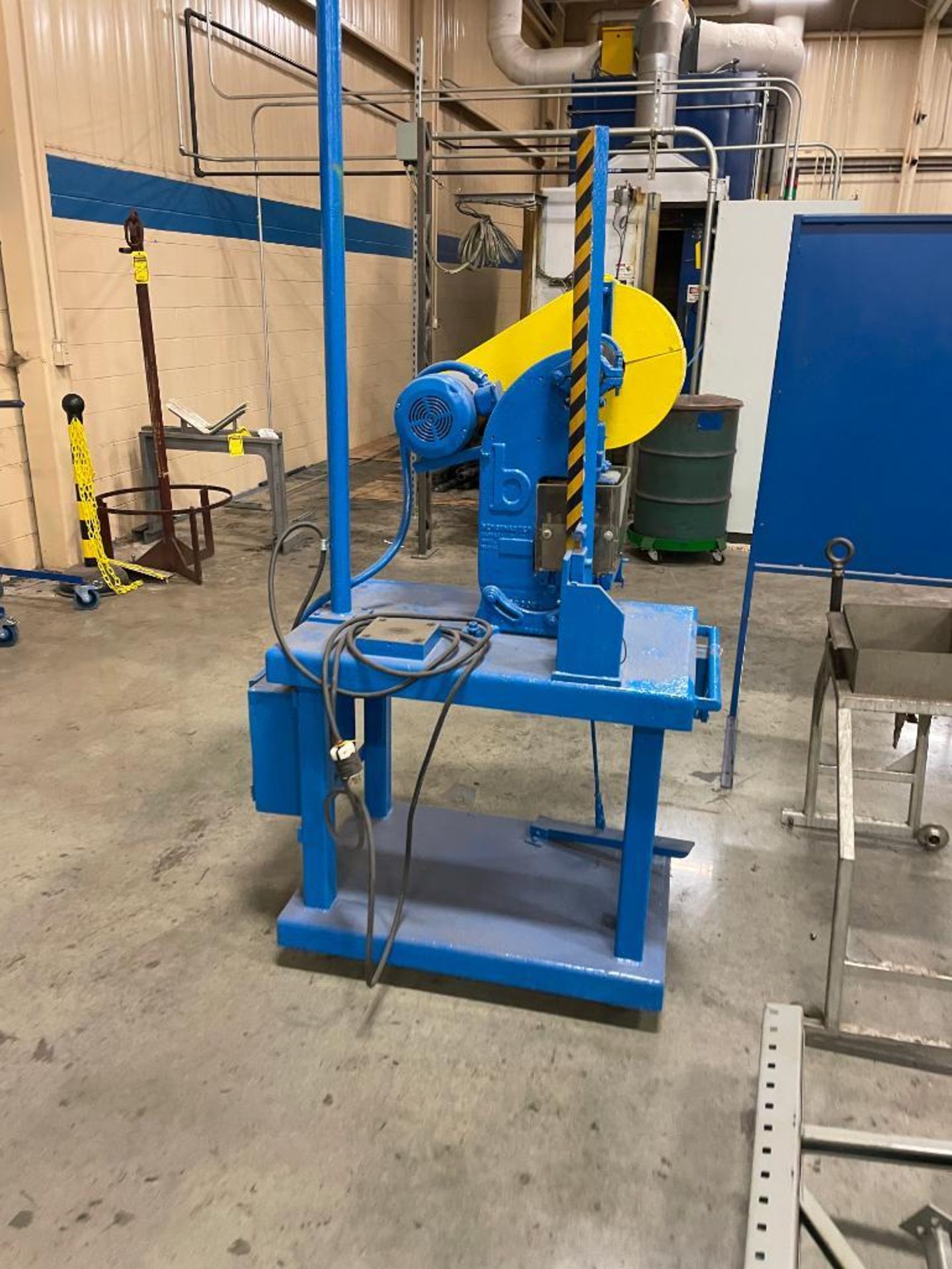 BENCH MASTER CABLE CUTTER ON ROLLING STAND