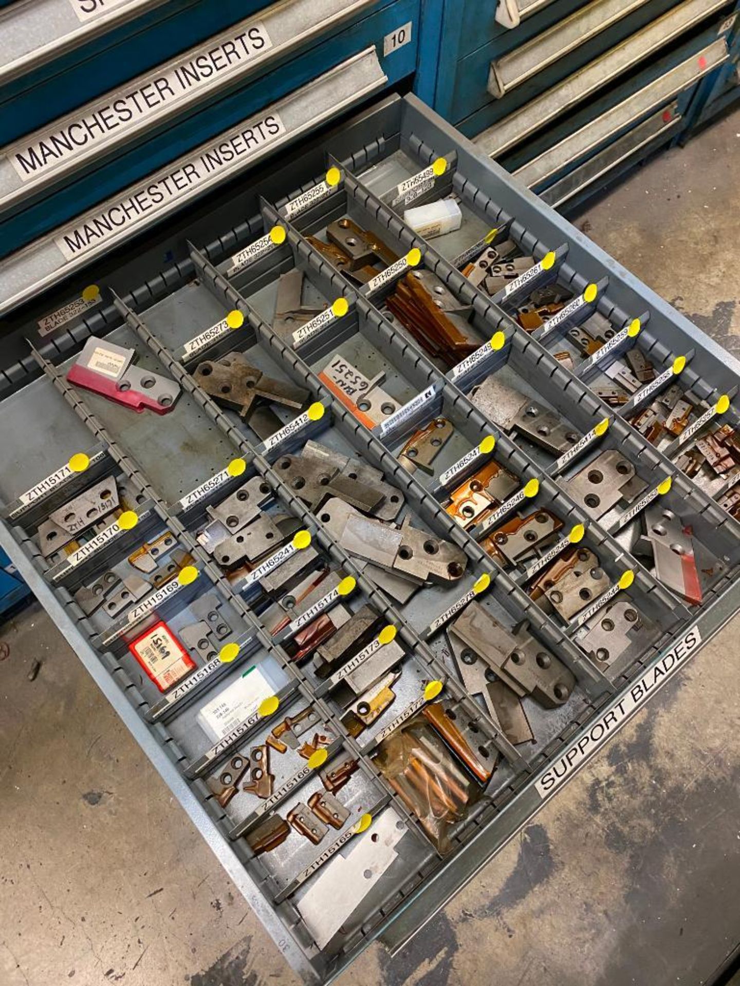 VIDMAR CABINET AND CONTENTS OF ASSORTED TOOL HOLDERS, SUPPORT BLADES, SHIMS AND CLAMPS - Image 12 of 15