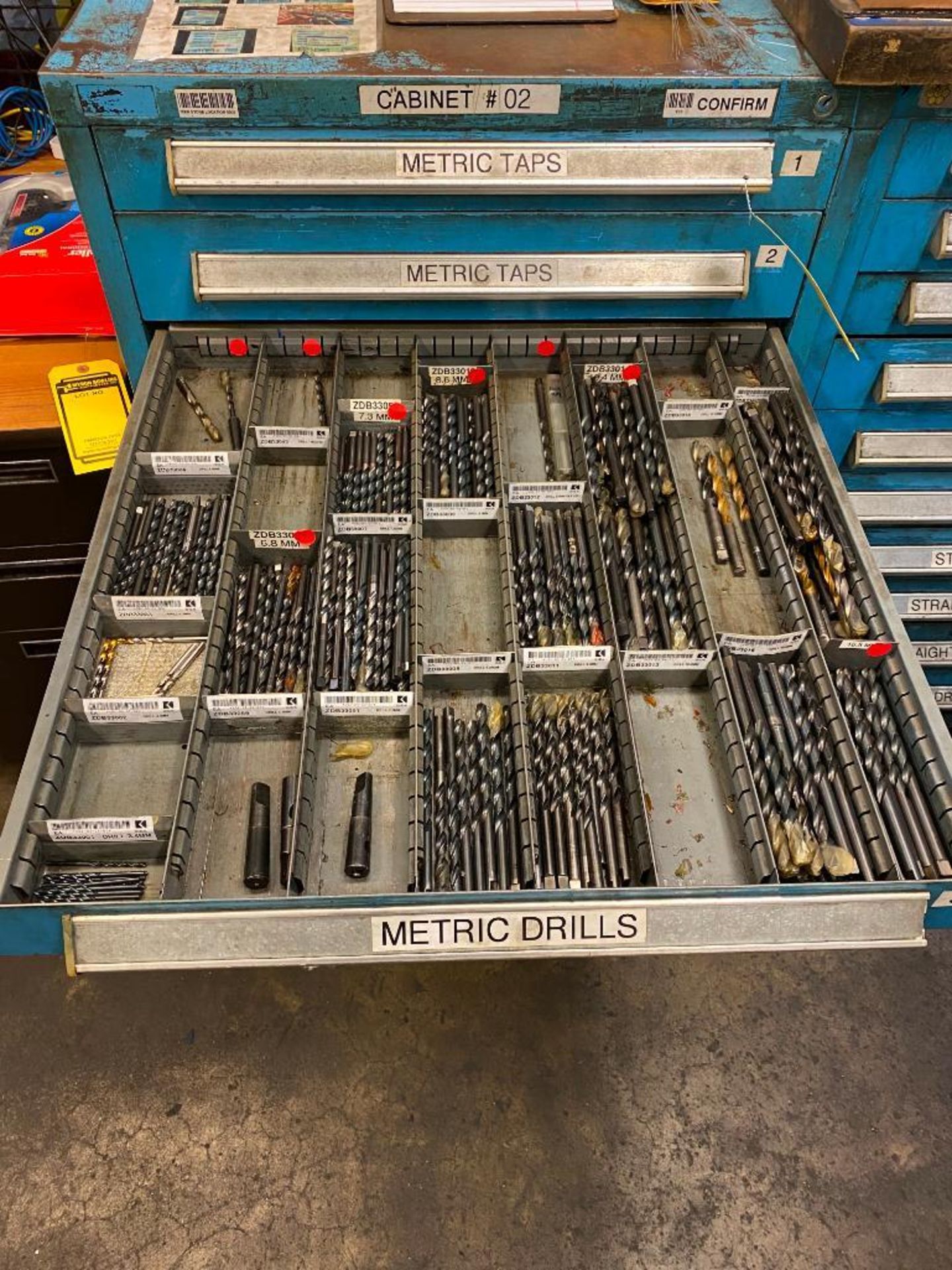 VIDMAR 10-DRAWER CABINET, W/ CONTENTS OF TAPS FROM M6 TO M50, METRIC DRILL BITS FROM M3.4 TO M45, ME - Image 4 of 11