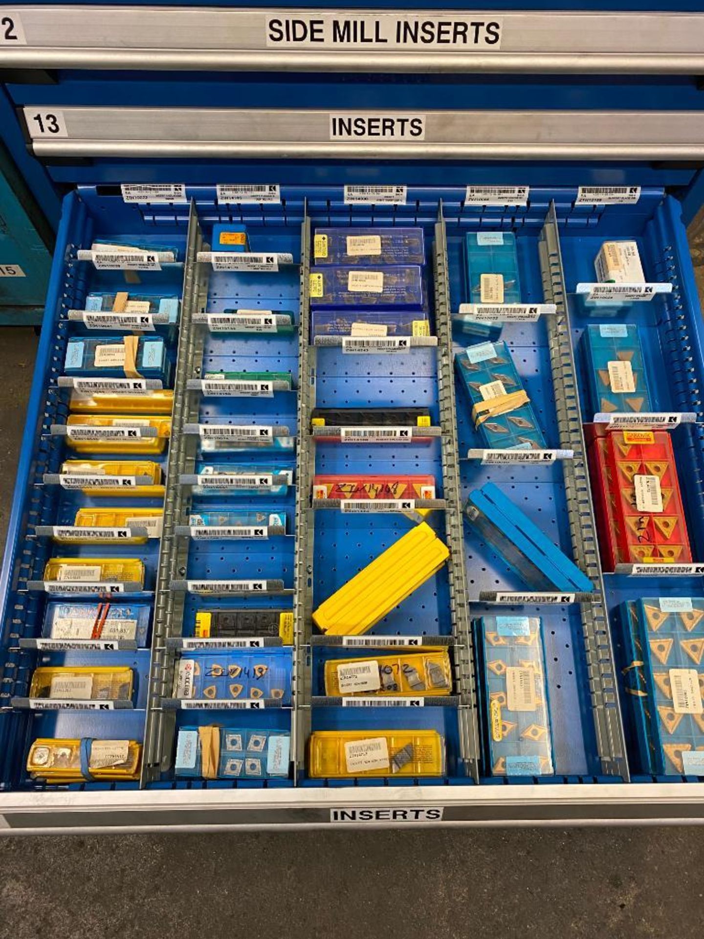 VIDMAR CABINET AND CONTENTS OF ASSORTED SPOT DRILLS, CENTER DRILLS, OAL DRILLS AND INSERTS - Image 14 of 15